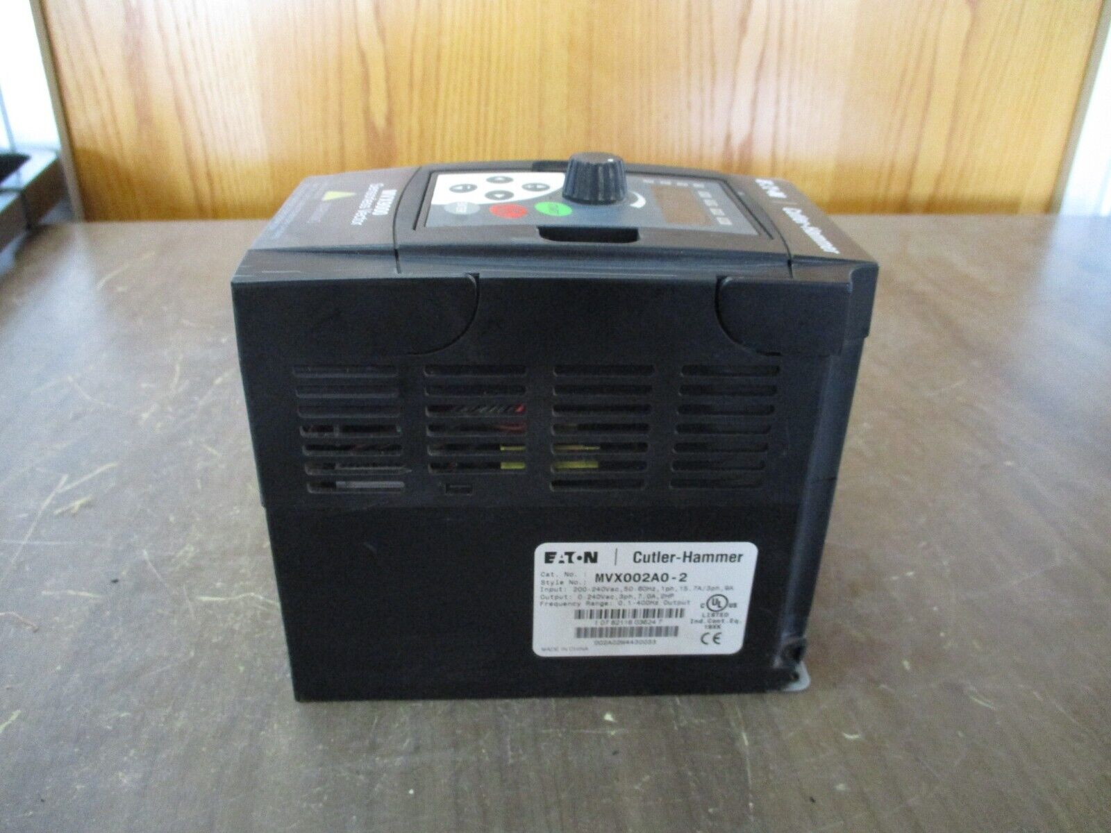 Eaton Sensorless Vector AC Drive MVX002A0-2 2HP w/ Keypad Used