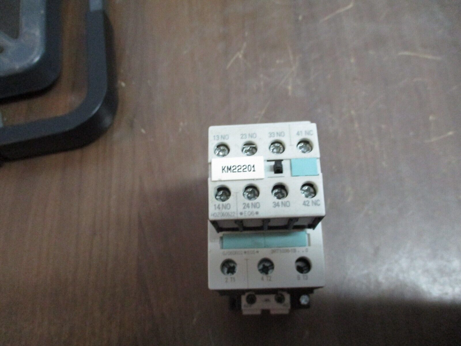 Siemens Sirius Contactor 3RT1036-1B..0 24VDC 50A 600V w/ Aux Contact Block Used