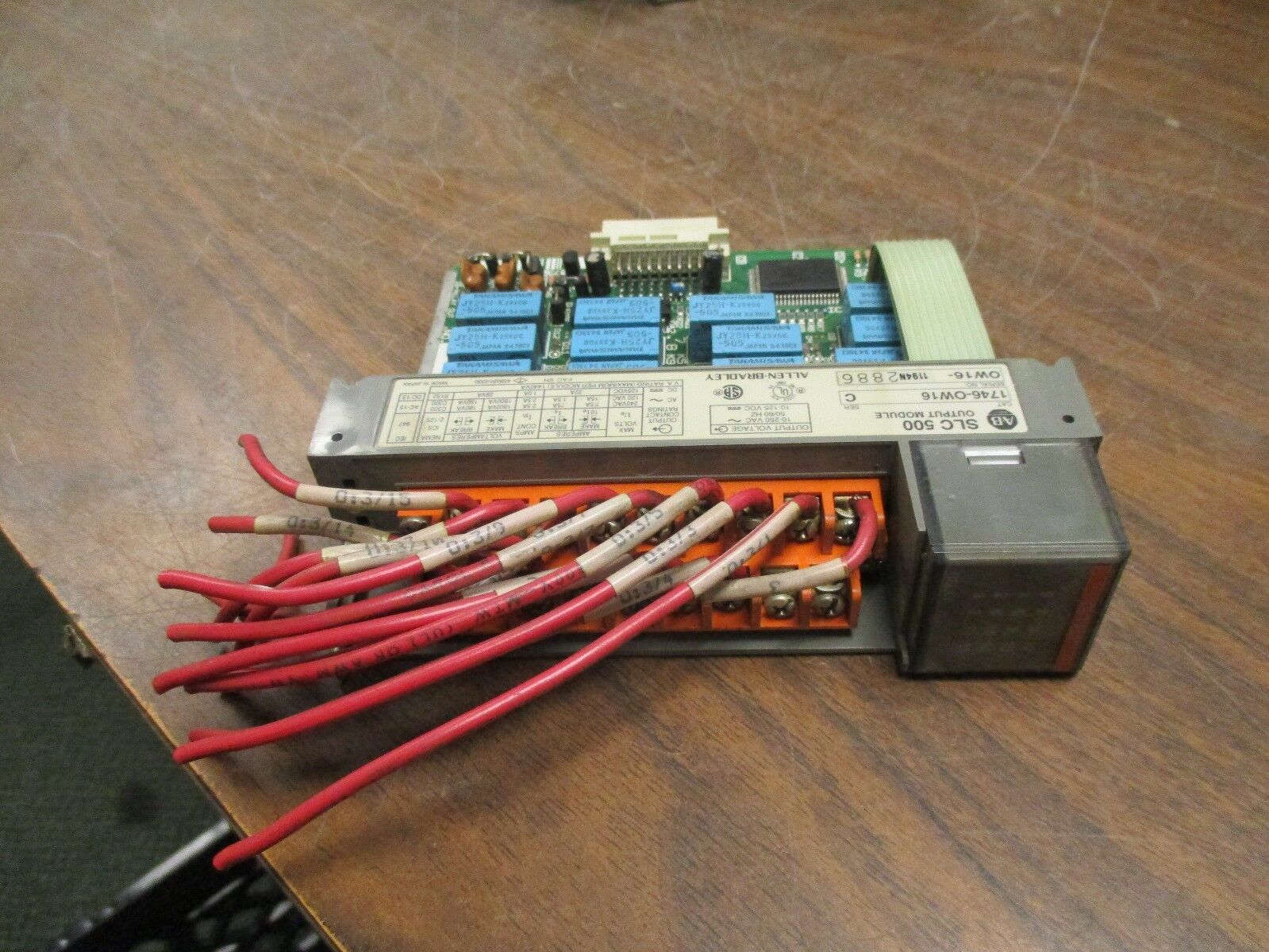 Allen-Bradley SLC 500 Output Module 1746-OW16 Ser C. 10-250VAC/10-125VDC Output
