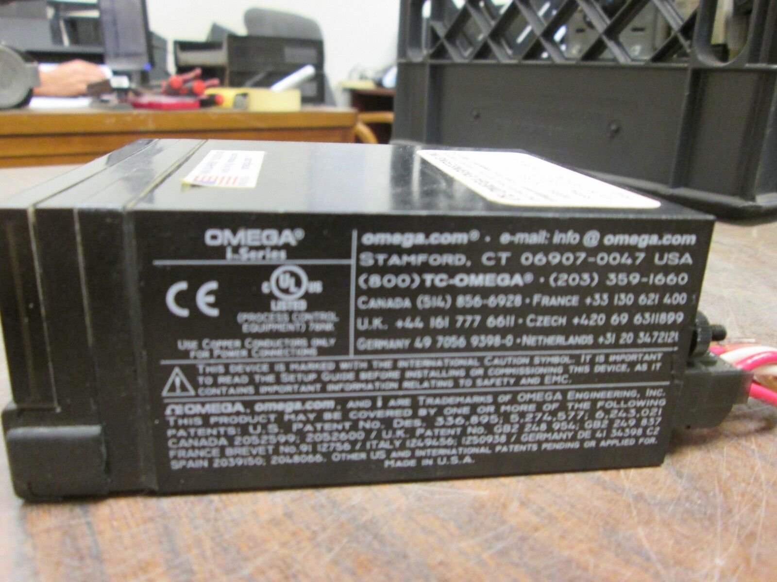 Omega Engineering Temperature Controller CN1833-2.1 90-240V 4W Used