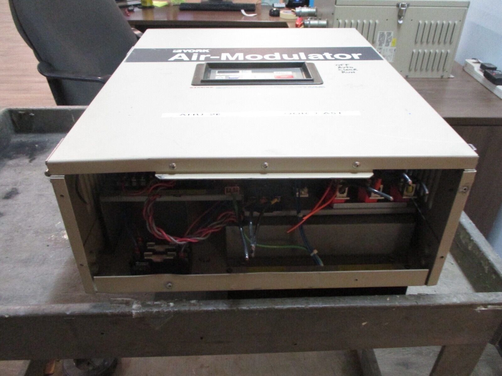 York Air Modulator AMIV-20-46 22kVA 3Ph Input: 460V 30A 3P 50/60Hz Used