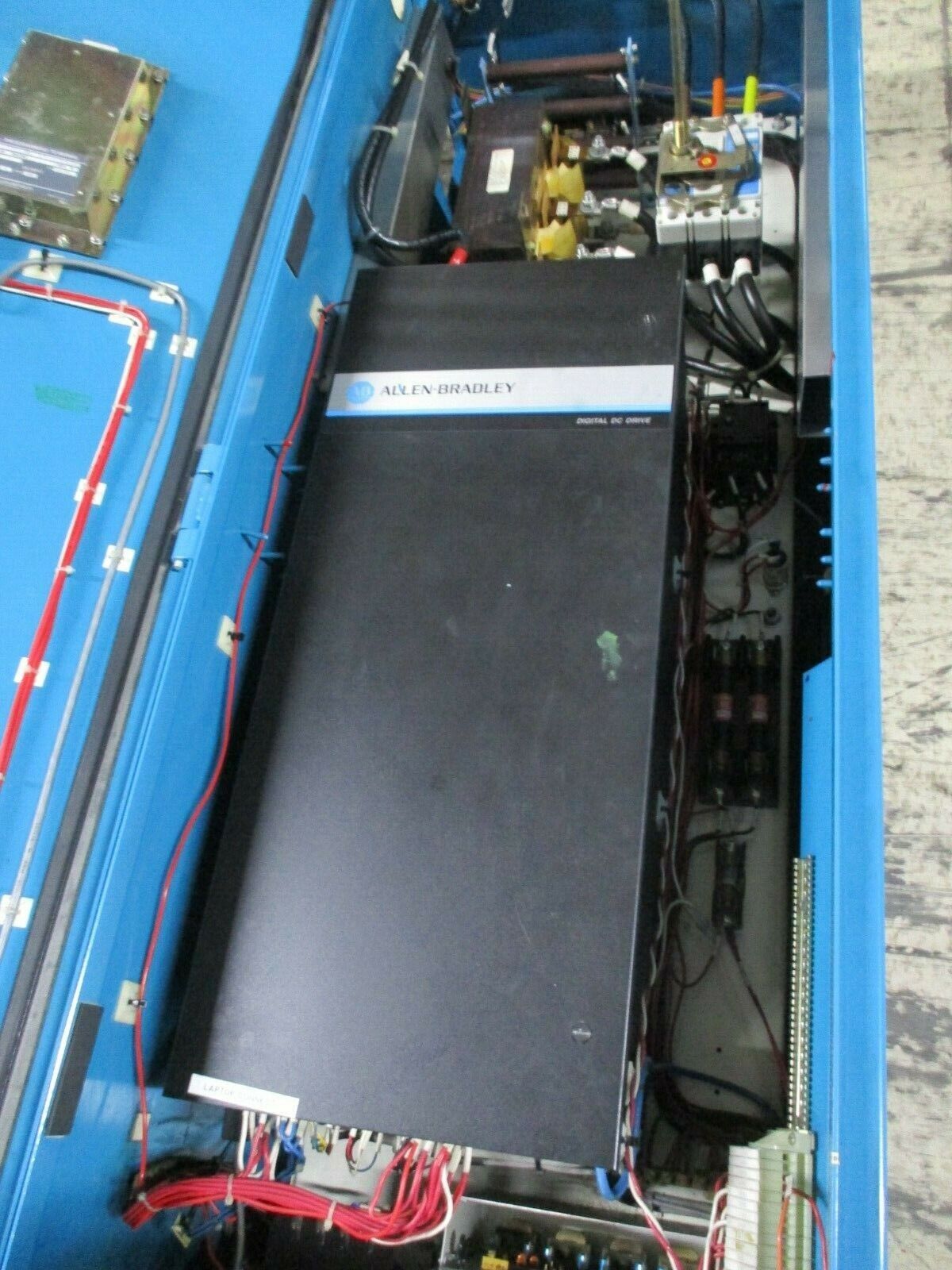 Allen-Bradley Series 2 DC Unit Drive 1395-AR-1B-A140-FE1-CF1-LD-AD-SA 75HP Used