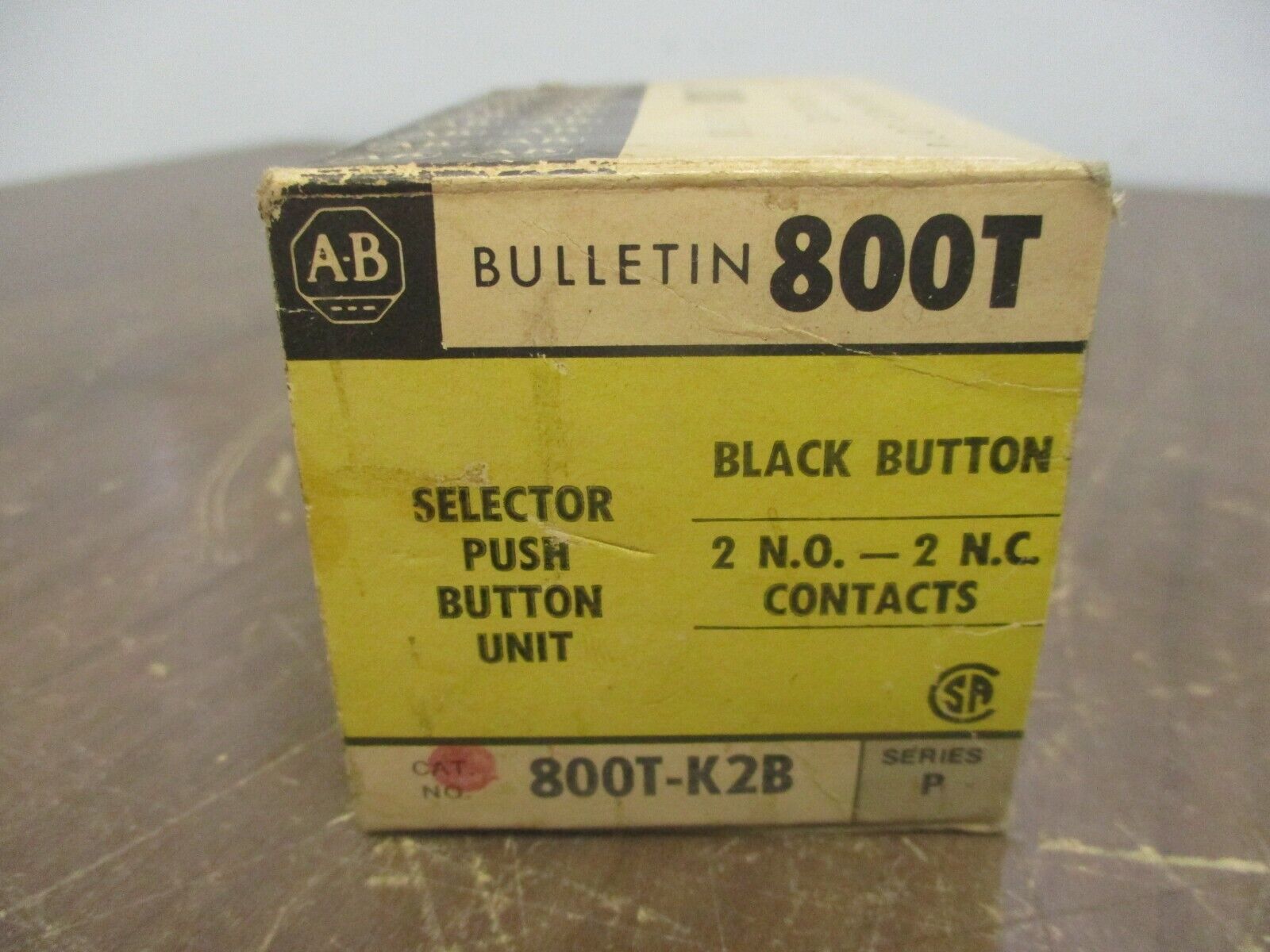 Allen-Bradley Selector Push Button 800T-K2B Ser. P Black Button 2 N.O.-2 N.C.
