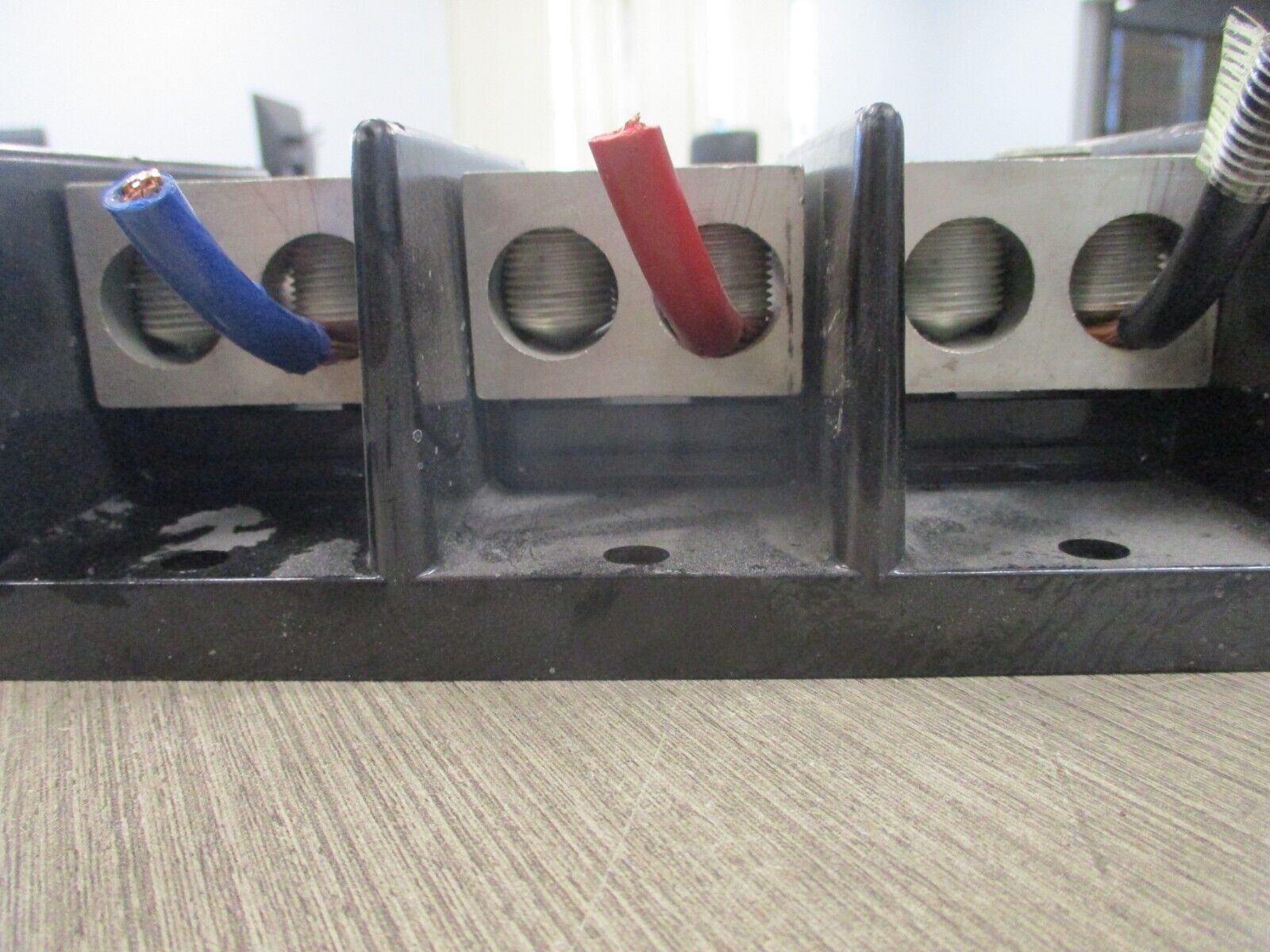Buss Distribution Block 16504-3 760A 600V 3P Used