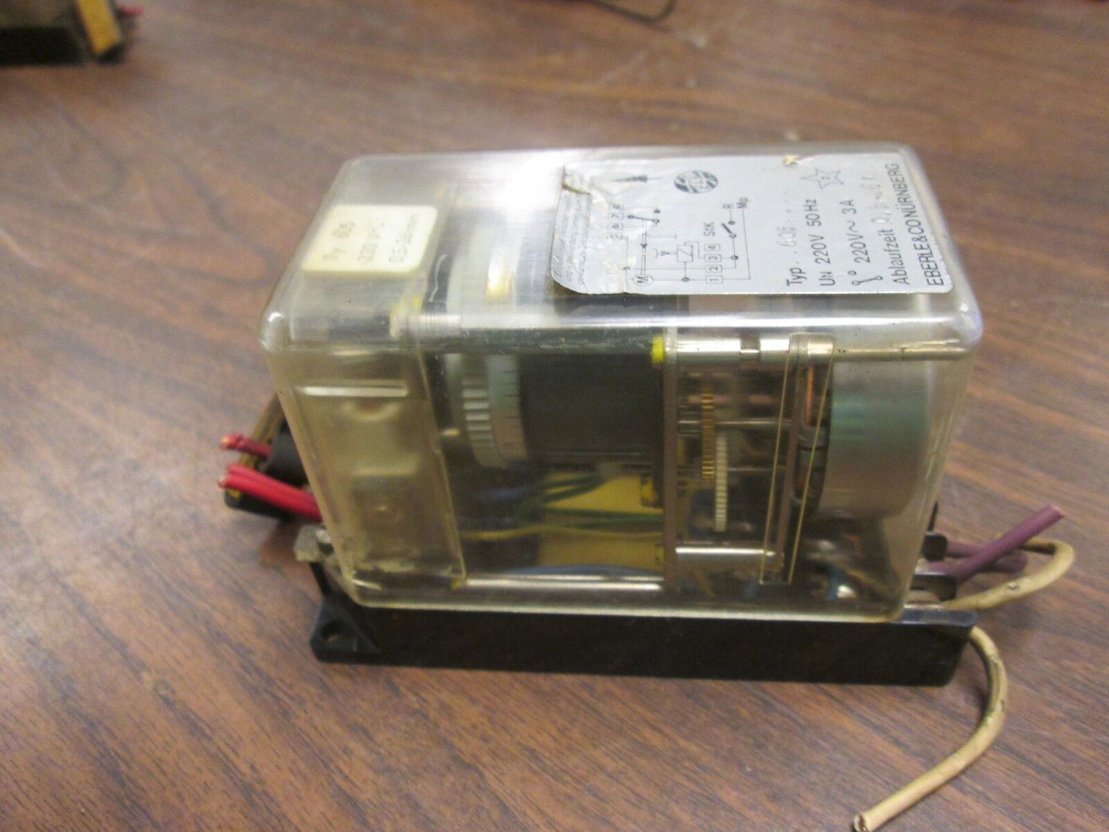 Eberle & Co Timer 605 , 0.5-26 Sec. 220V 3A 50Hz *Cracked Corner* Used