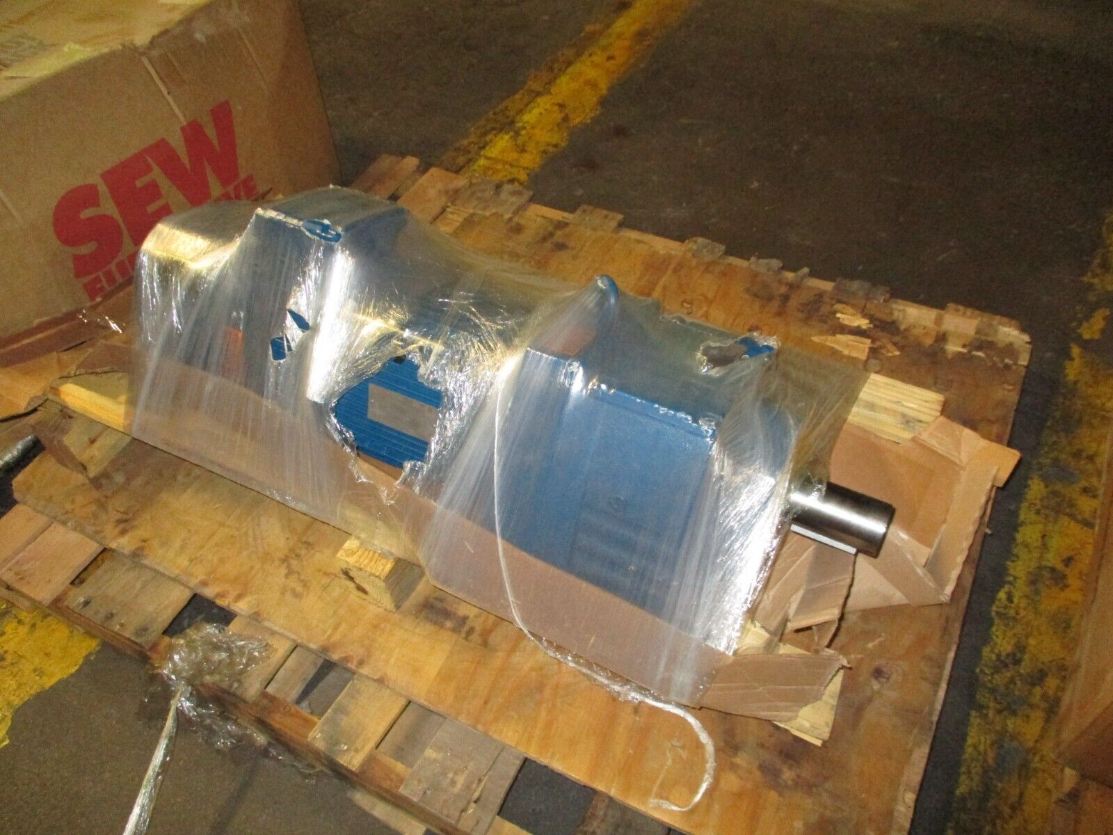 SEW-EURODRIVE Gearmotor R87 DRN132S4/BE11HR 7.5HP 230/460V 18.40/9.20A 60Hz 3Ph