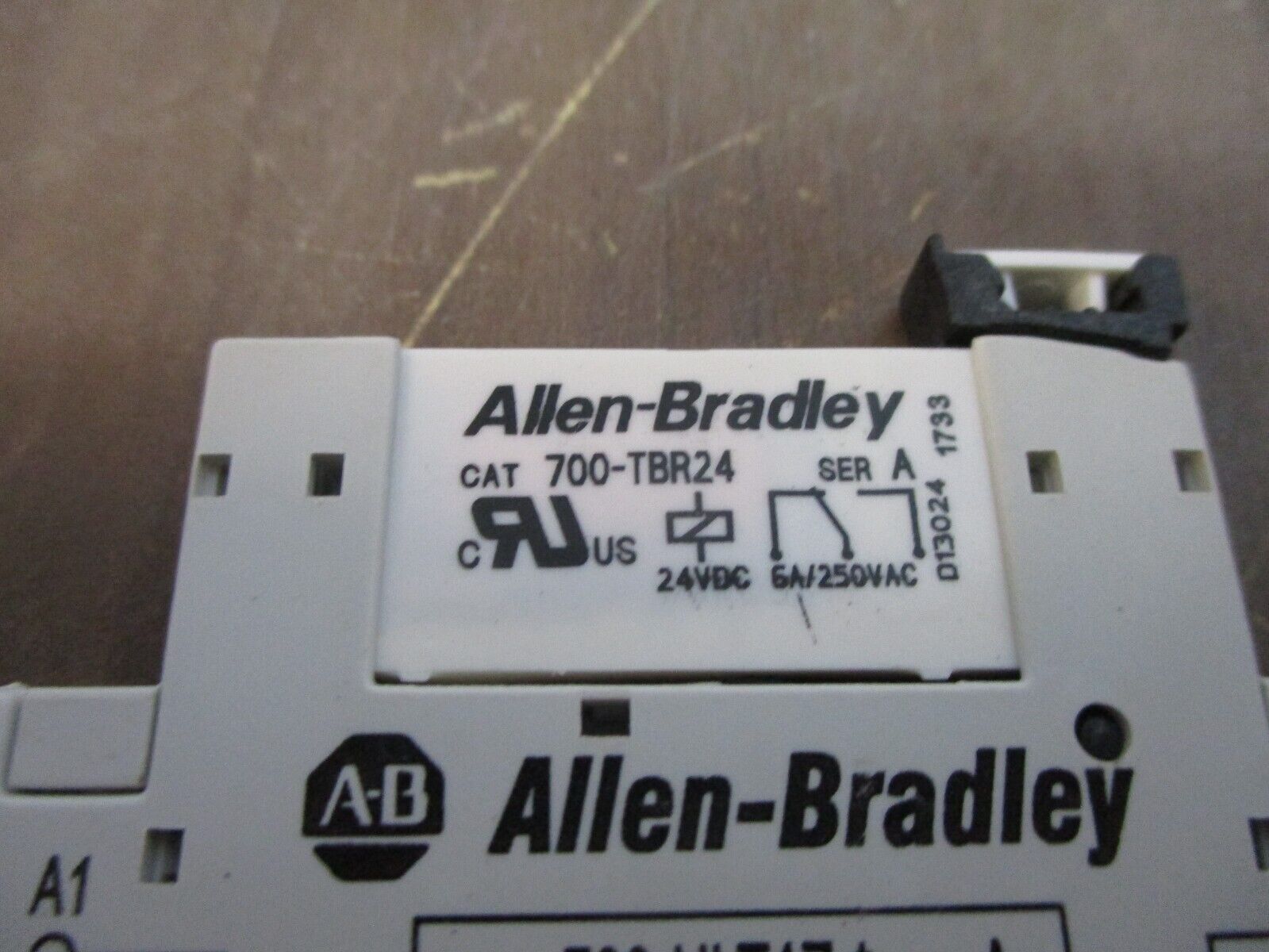 Allen-Bradley Relay 700-TBR24 Ser. A 24VDC w/ 700-HLT1 Base *Broken Bottom* Used