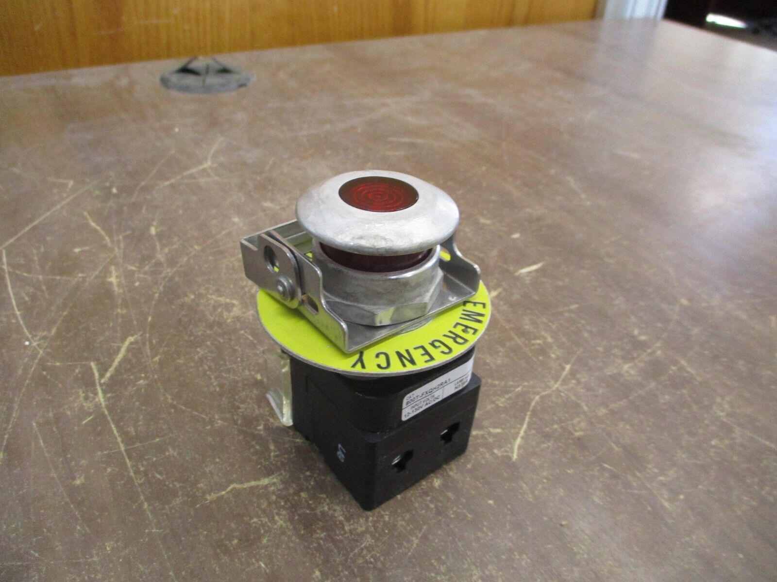 Allen-Bradley Illuminated Push / Pull Button 800T-FXQH2RA1 Ser. U 12-130V AC/DC