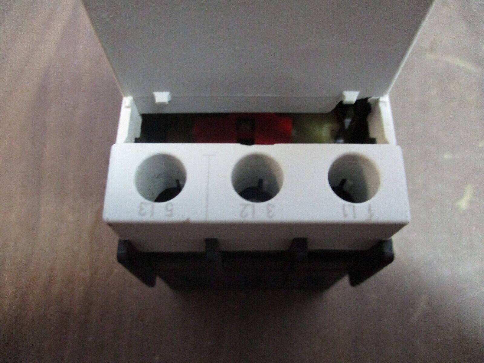 Siemens Sirius Motor Protector 3RV1021-4DA10 Trip: 20-25A 600V *Cracked* Used