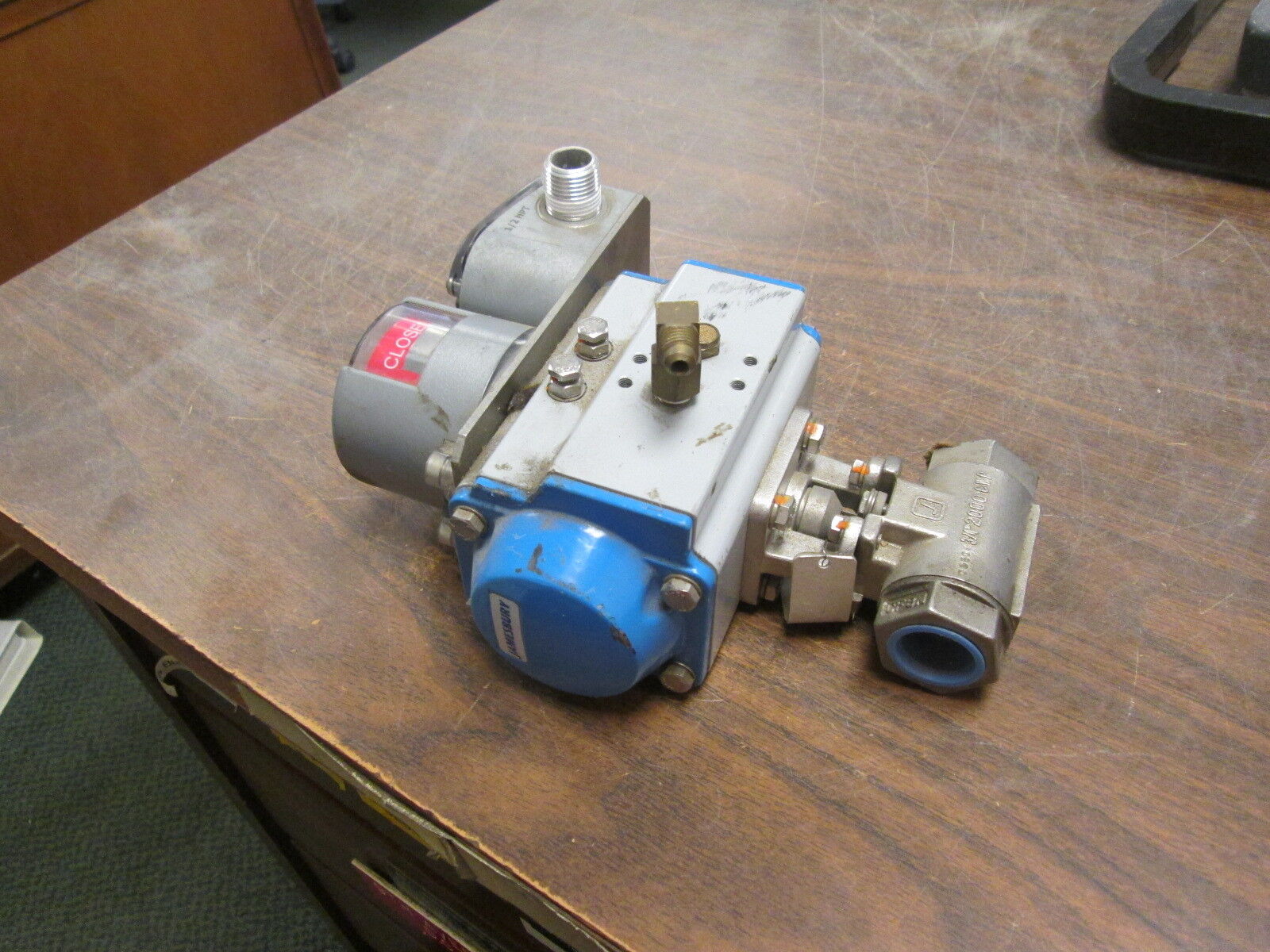 Stone L Eclipse Quartz Valve w/ Actuator EN33C02KA 0.3A 8-125VDC Used