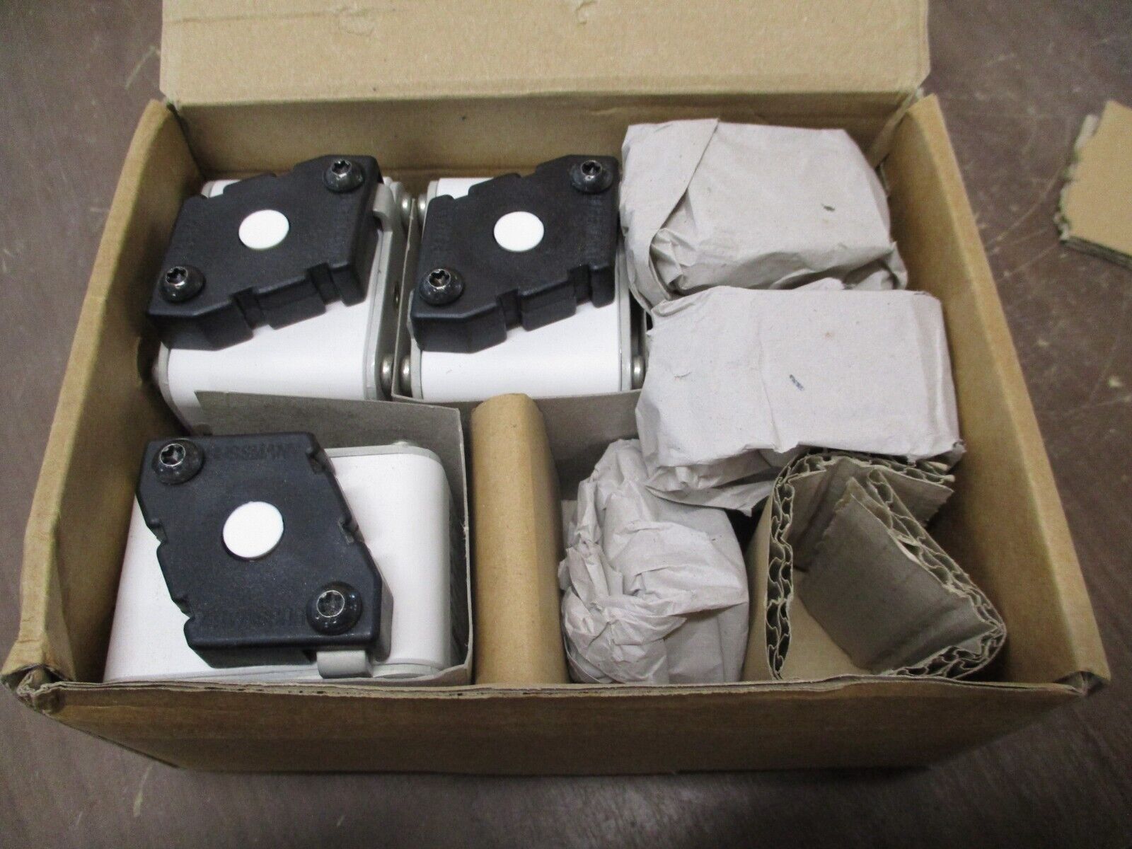 Cooper Bussmann Fuse 170M5463 700A 690V *Box of 3* New Surplus