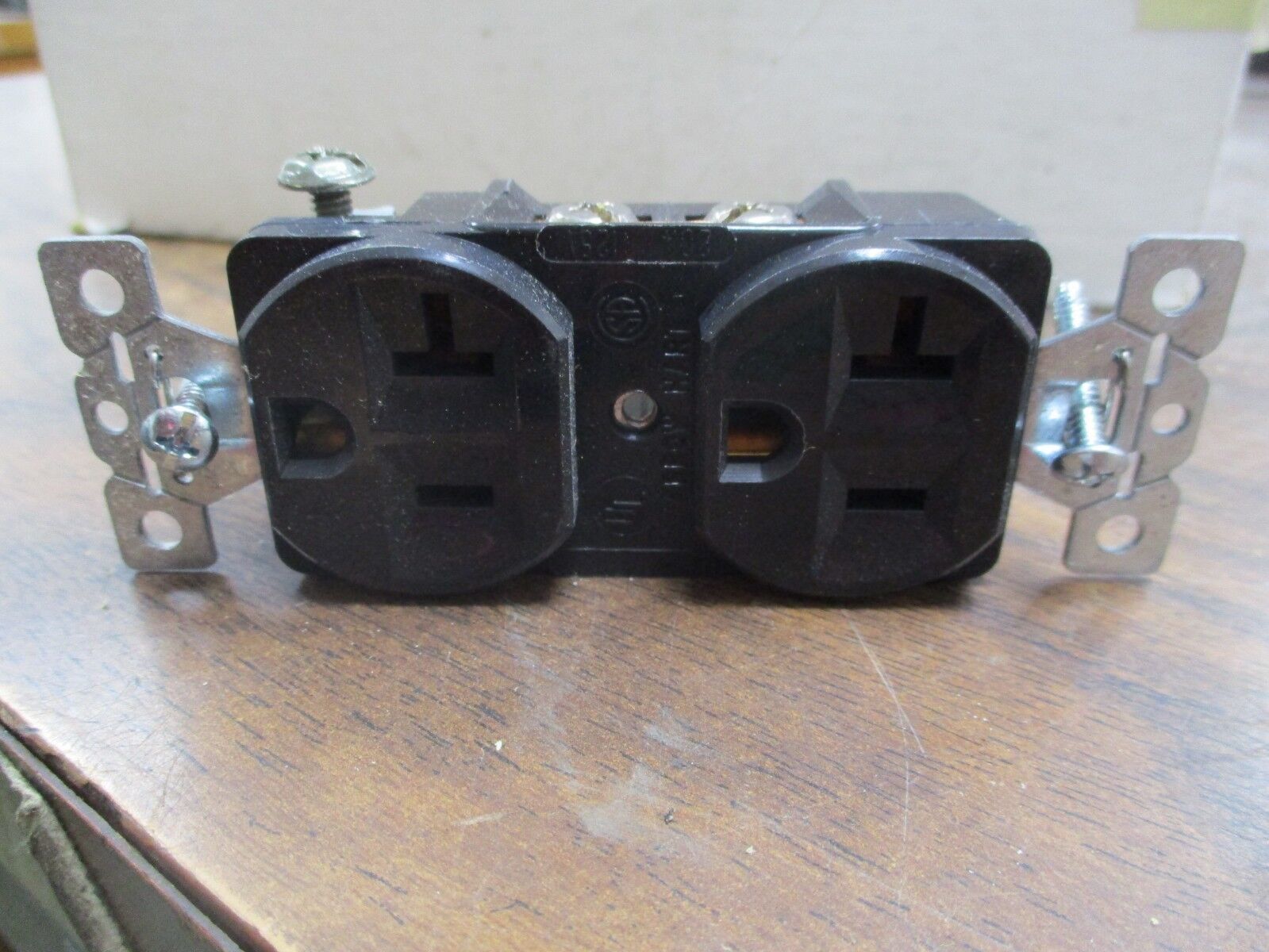 Arrow Hart Receptacle, AHBR20BLK, 20A 125V 3W *Lot of 10* New Surplus