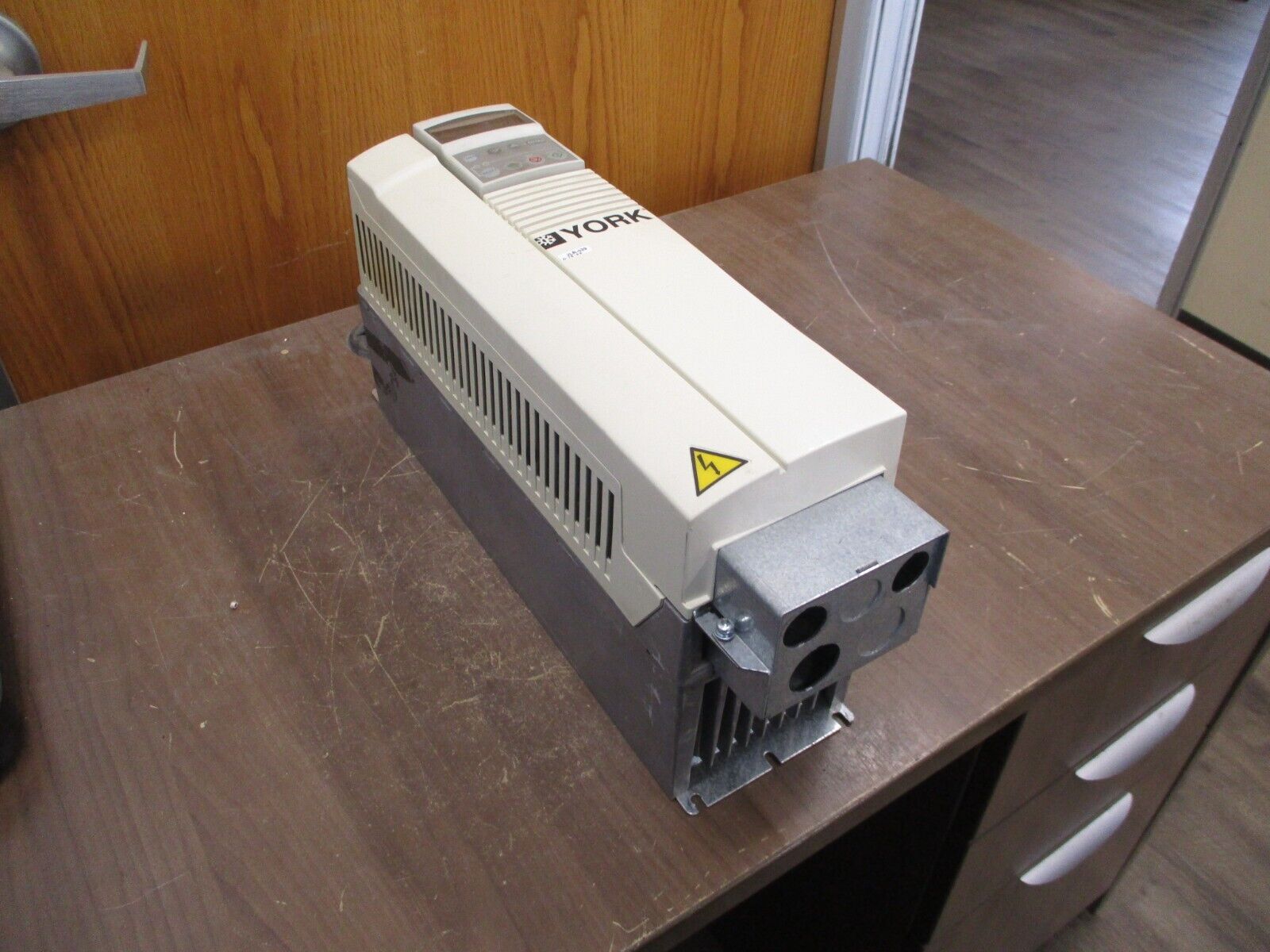 York AC Drive AYK401601132 15HP 3Ph w/ Keypad *Broken Cover & Keypad Mount* Used