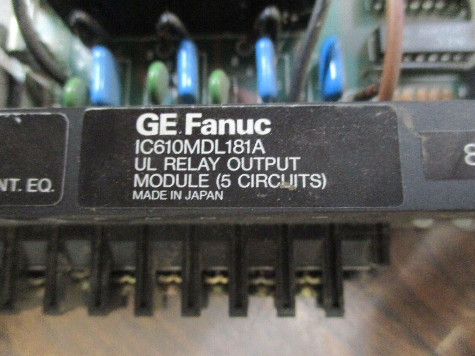 GE Fanuc Relay Output Module IC610MDL181A 5-Circuits *Chipped Insulator* Used
