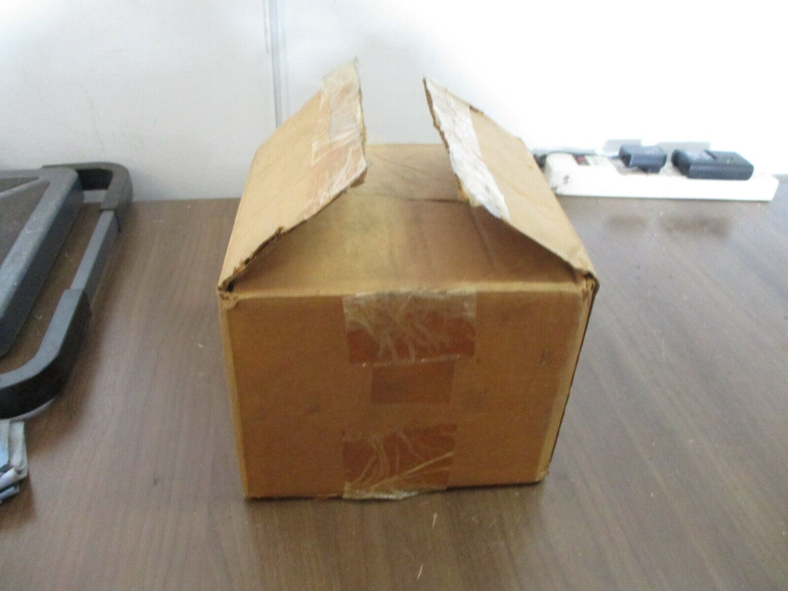 Stahlin Fiberglass Enclosure J606W Size: 6x6x4" *No Cover Screws* New Surplus