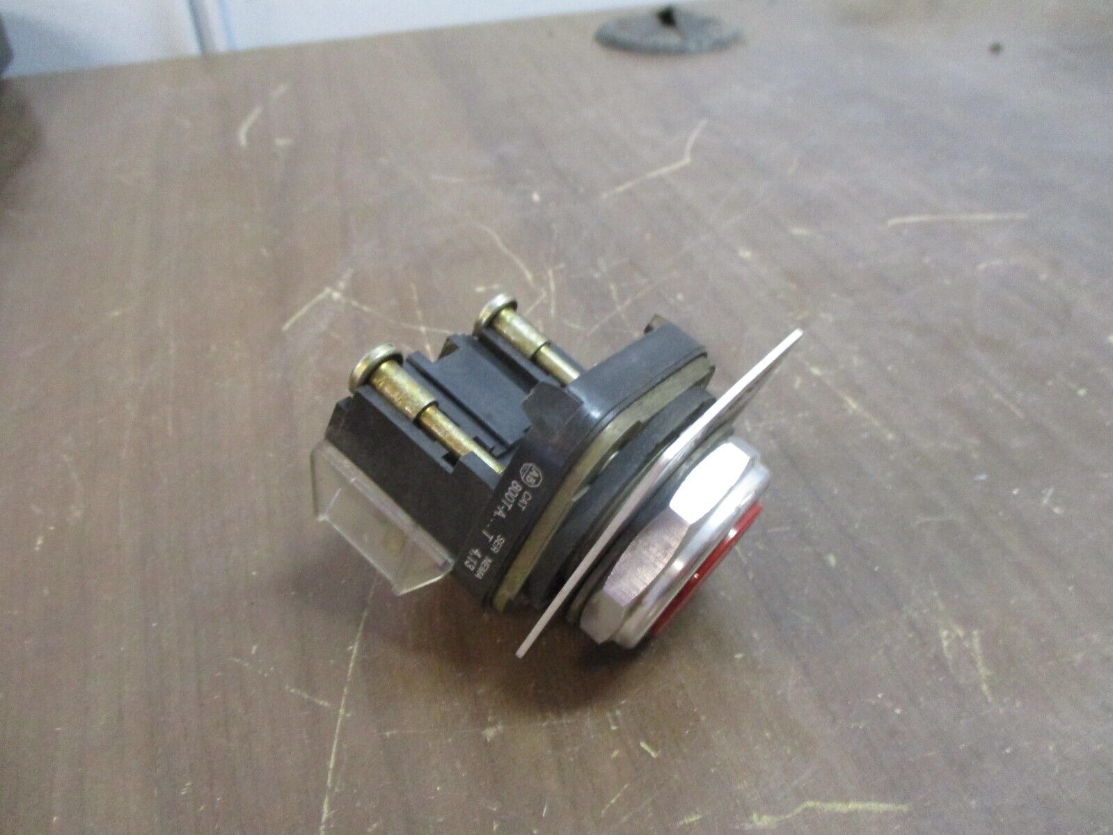 Allen-Bradley Flush Head Push Button 800T-A… Ser. T Type 4, 13 Red Used