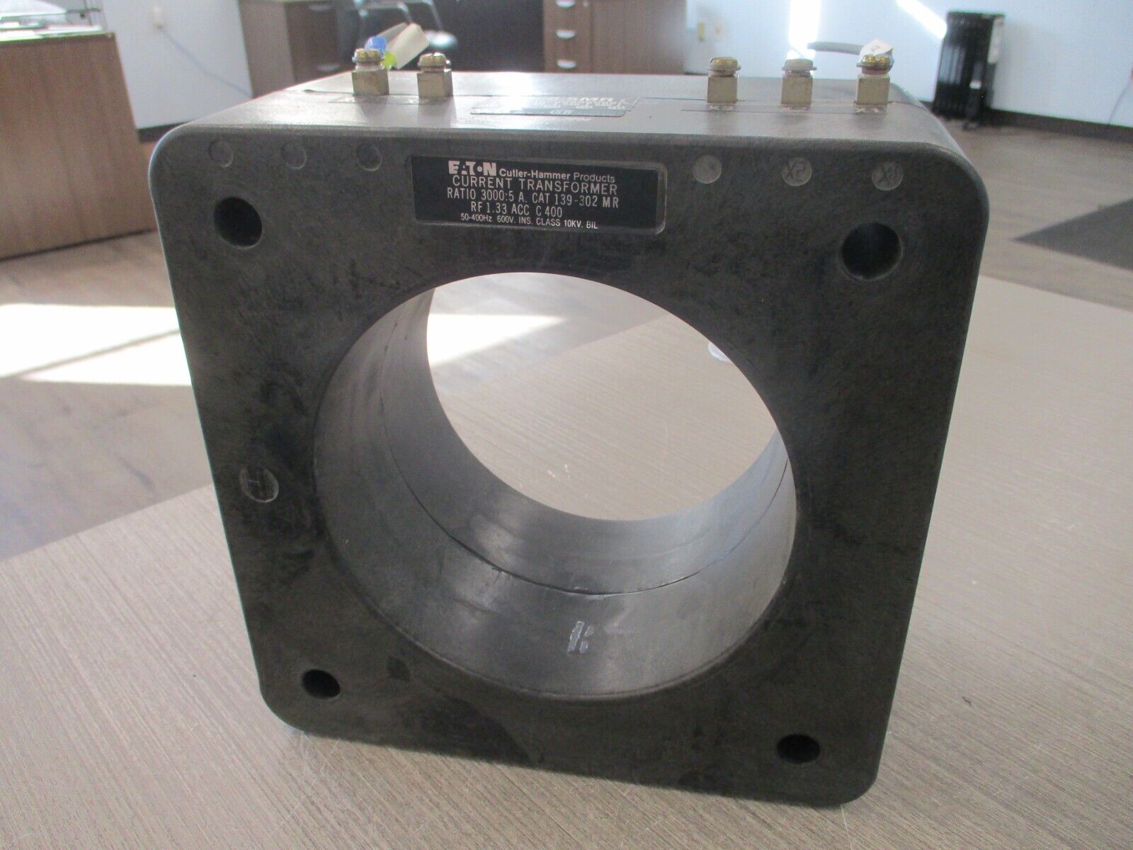 Eaton Current Transformer 139-302MR Ratio 3000:5A 600V 50-400Hz 10KV BIL Used