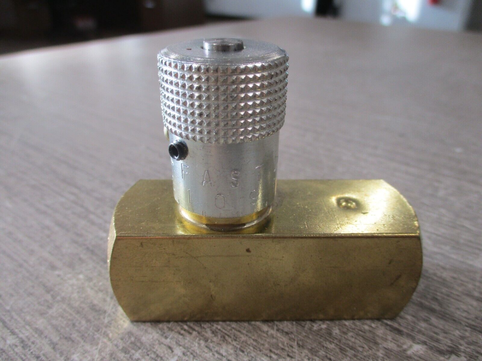 Parker Hydraulic Flow Control Valve F600B 200PSI Used