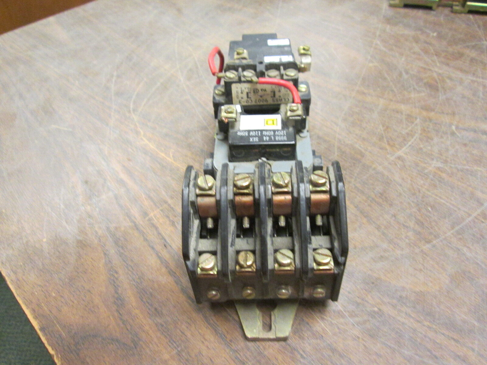 Square D Lighting Contactor 8903 LX0 40 120V Coil 20A 600V Used