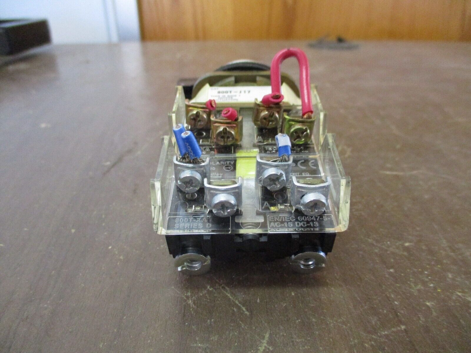 Allen-Bradley Selector Switch 800T-J17 Ser. T Type 4, 13 Used