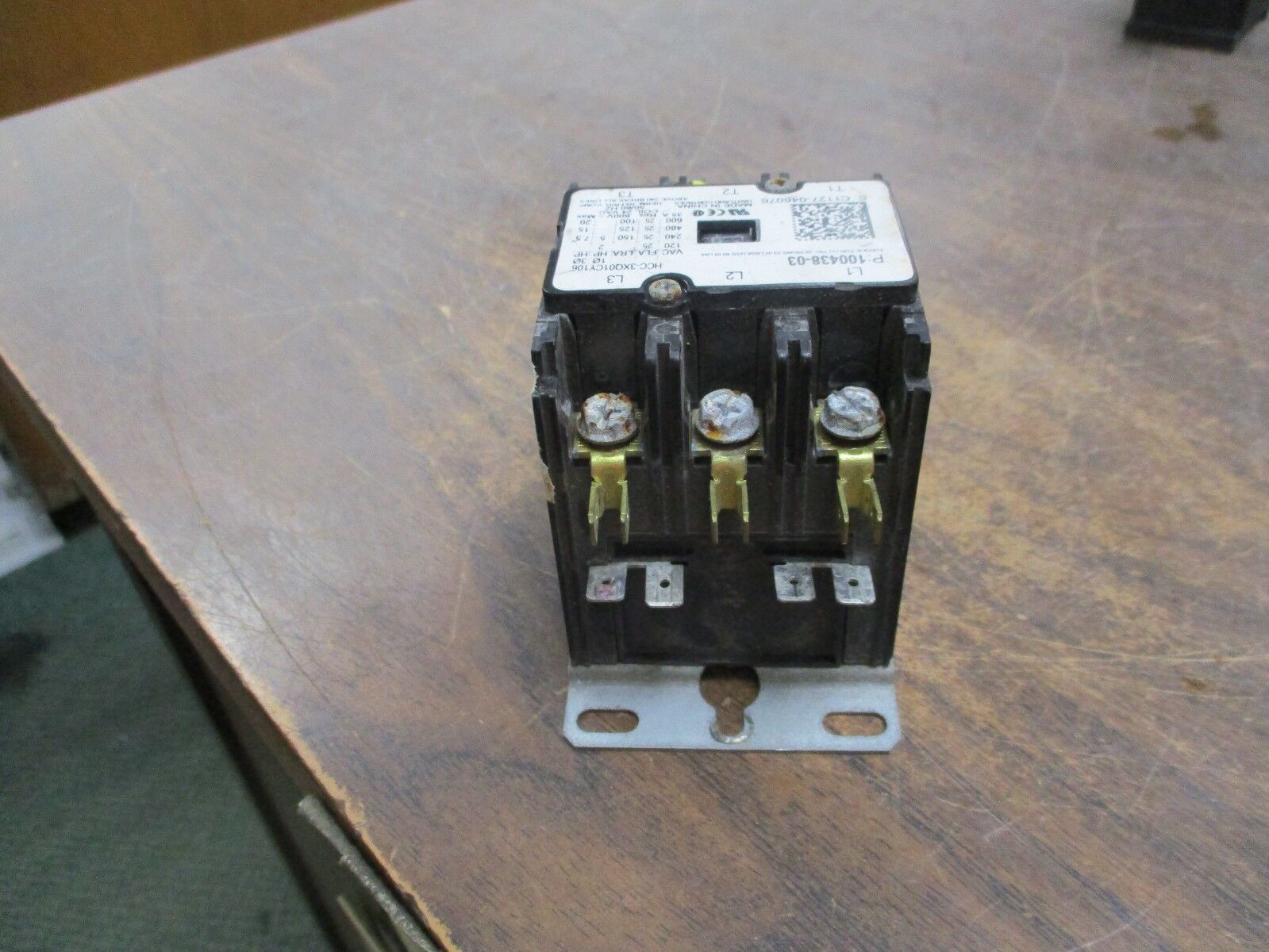 Tyco Electronics Contactor 100438-03 24V Coil 25A 600V Used