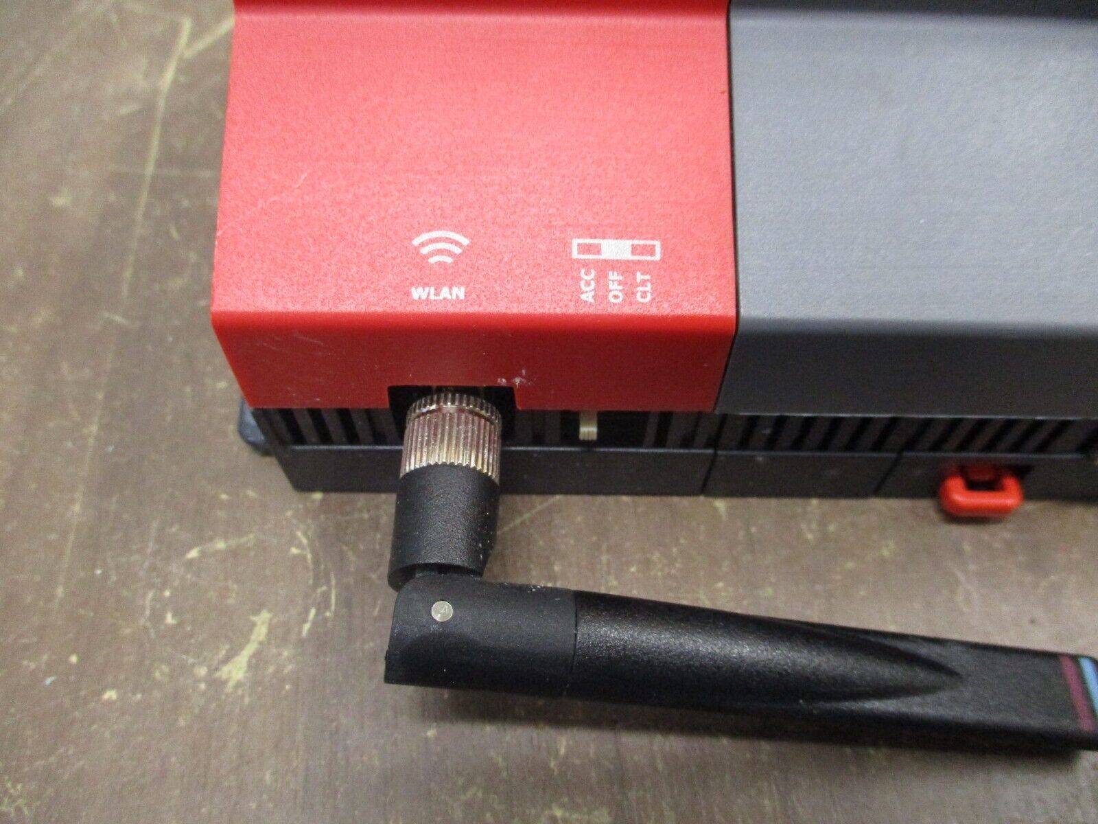 Honeywell Controller 12977 OS#: 32300323-001 *Damaged Mounting Foot* Used