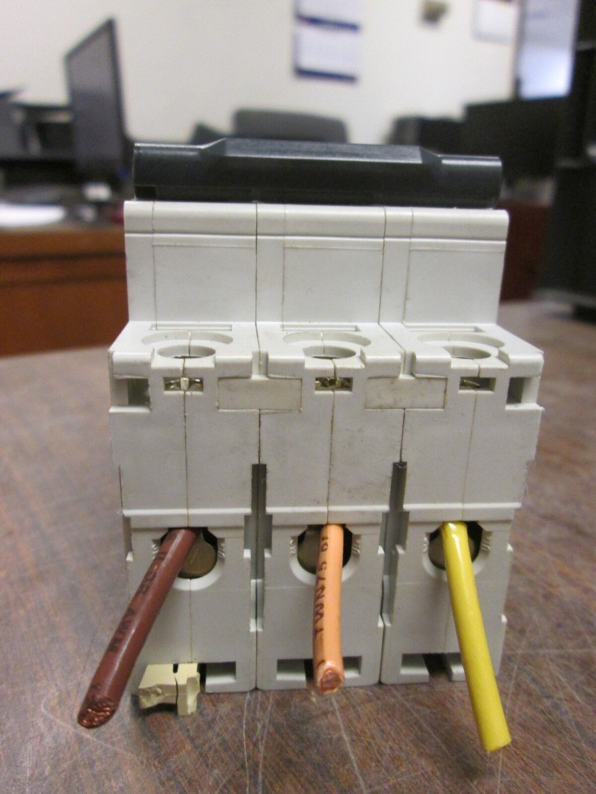 Merlin Gerin Circuit Breaker C60N 3A 3P Type C Used