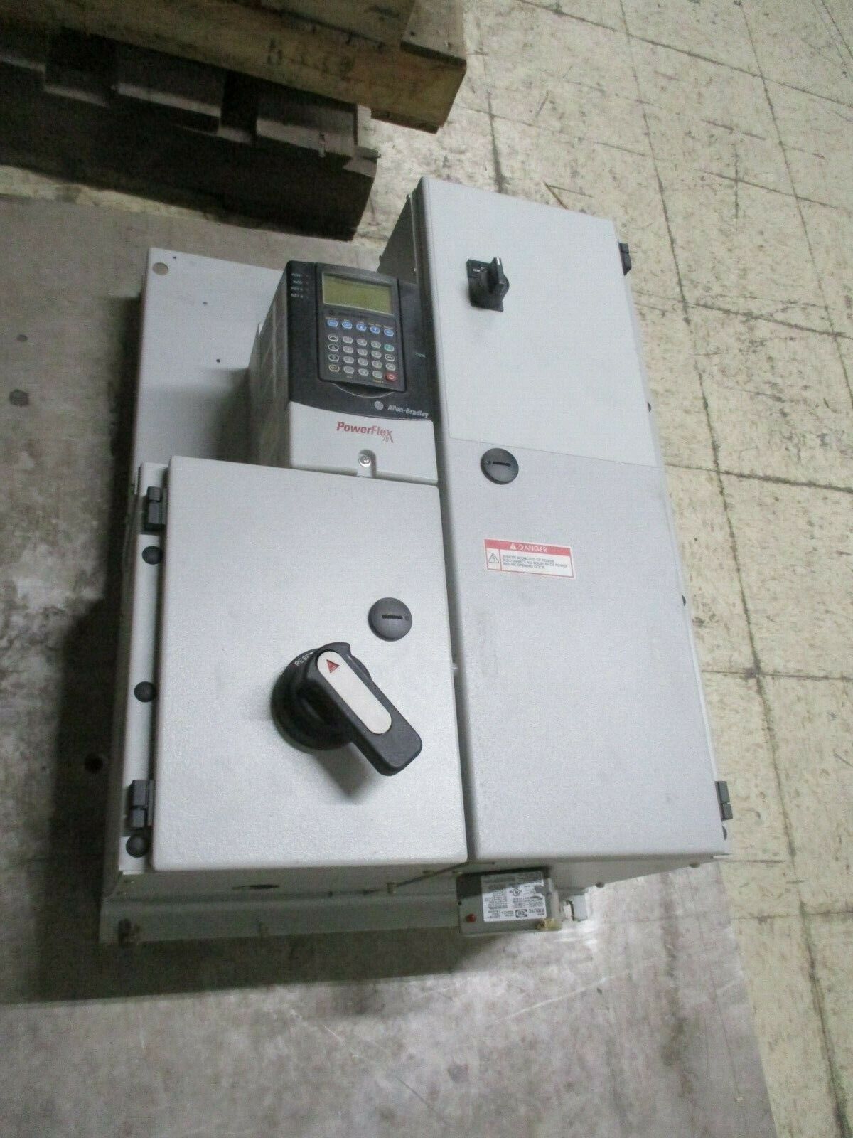 Allen-Bradley PowerFlex 70 AC Drive w/ Bypass & Disconnect 0.5HP 480V 3Ph Used