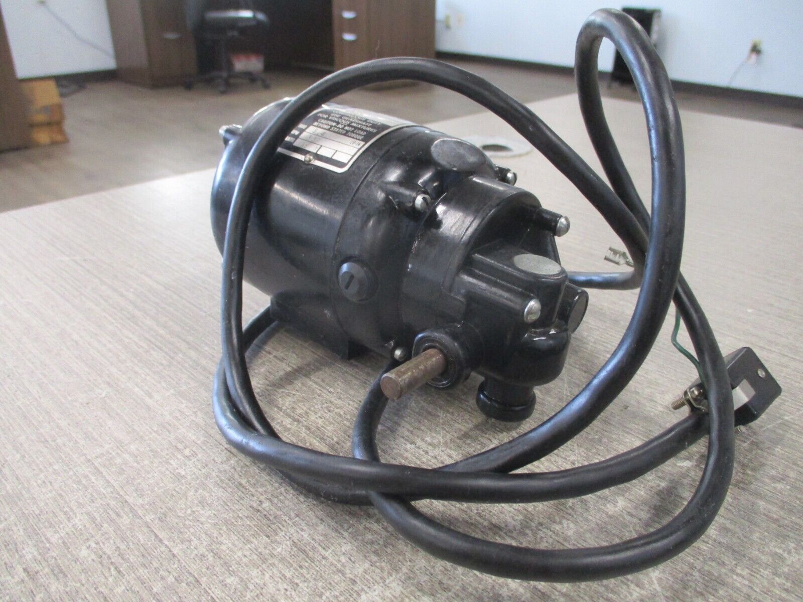 G.K. Heller Heavy-Duty Laboratory Stirrer GT21-I8 1/40HP 6000RPM 115VDC Used