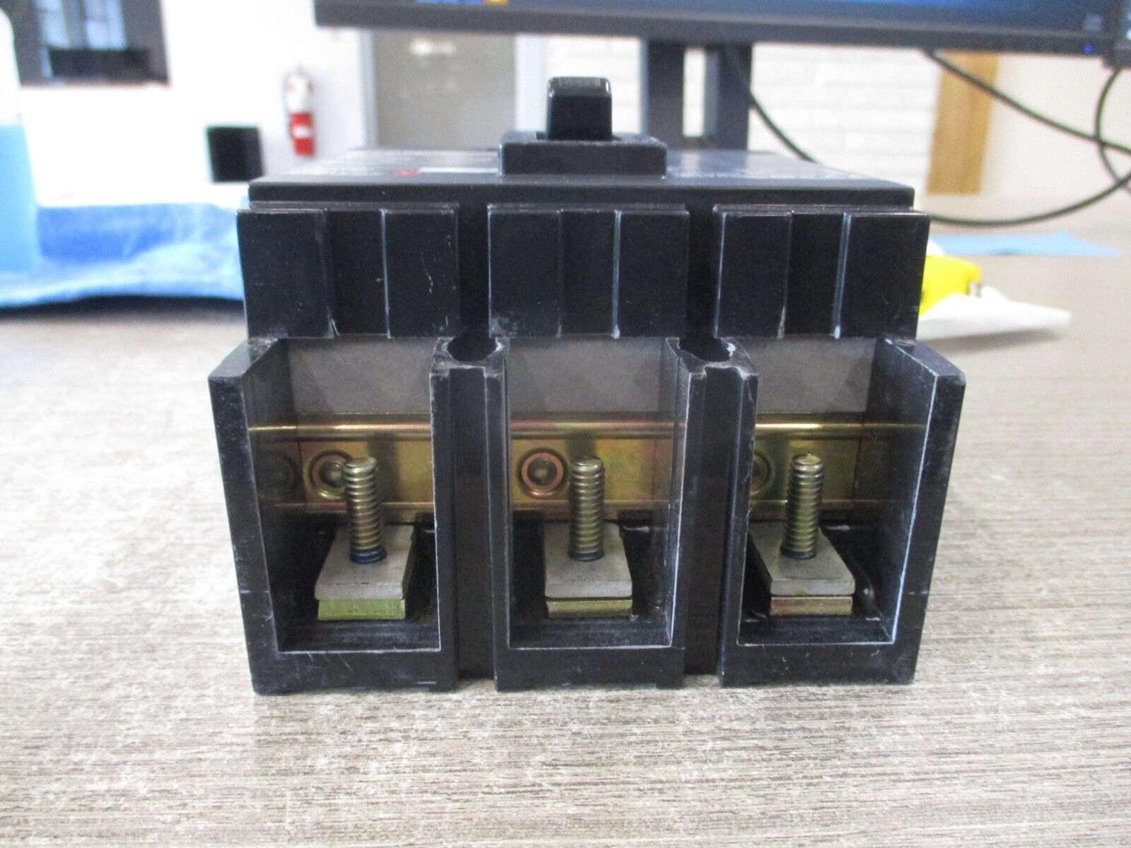 Square D PowerPact QD 225 Circuit Breaker QDF32225TS 225A 240V 3P Used