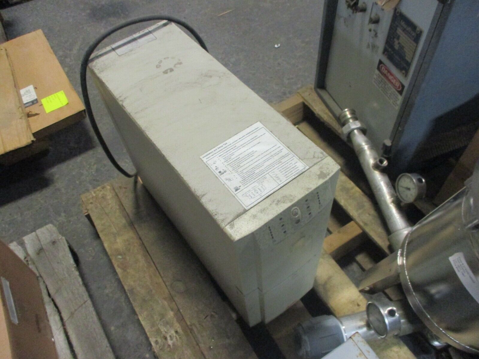 APC Smart-UPS 2200 SU2200NET 2200VA 1600W Used
