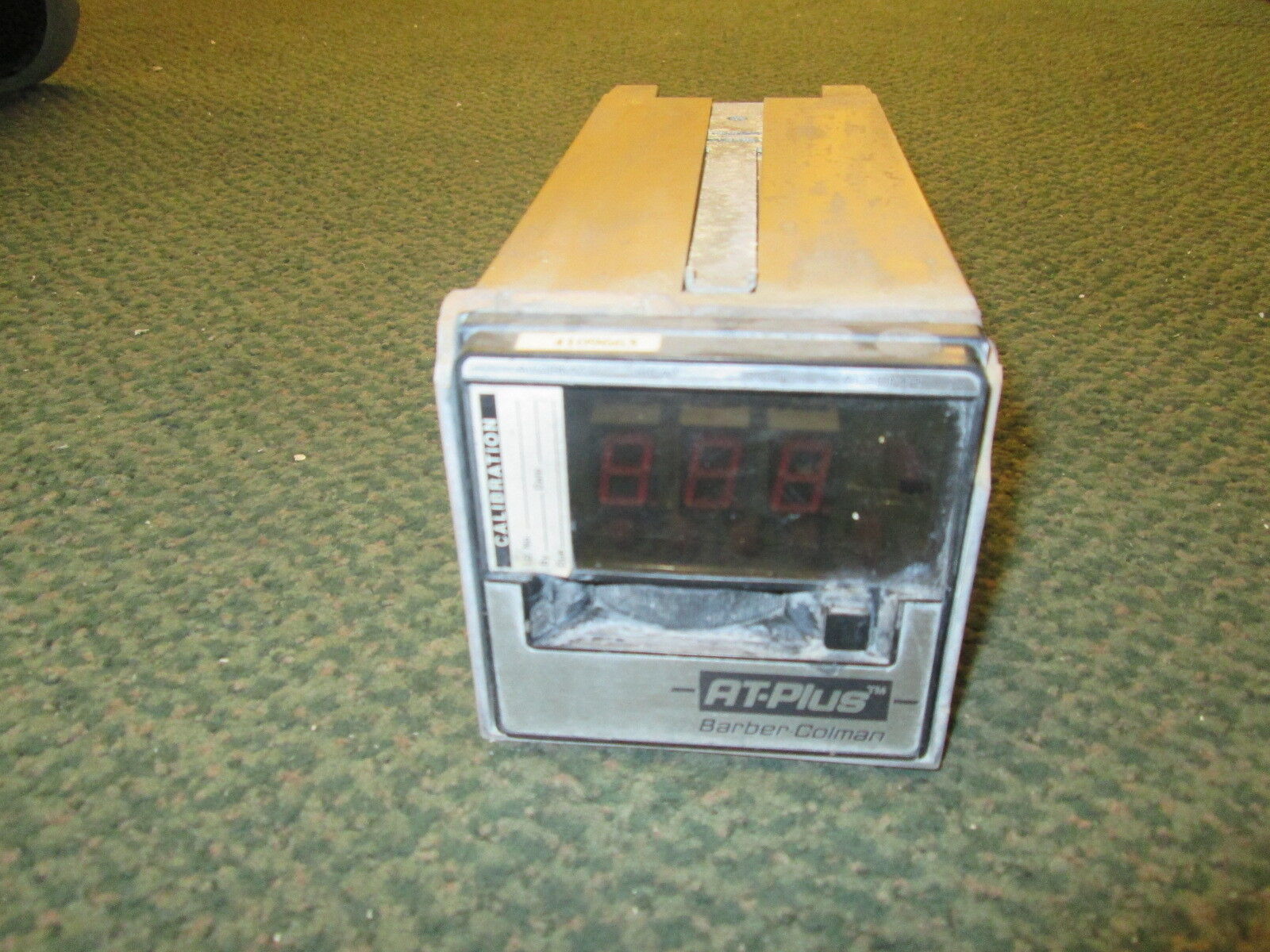 Barber-Colman Temperature Controller AT-Plus "Broken Case" Used