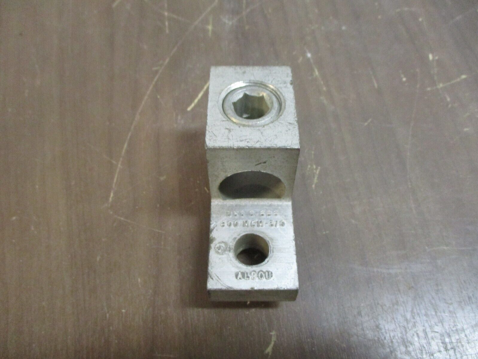 DCC Mechanical Lug C-686 800MCM-3/0 Used