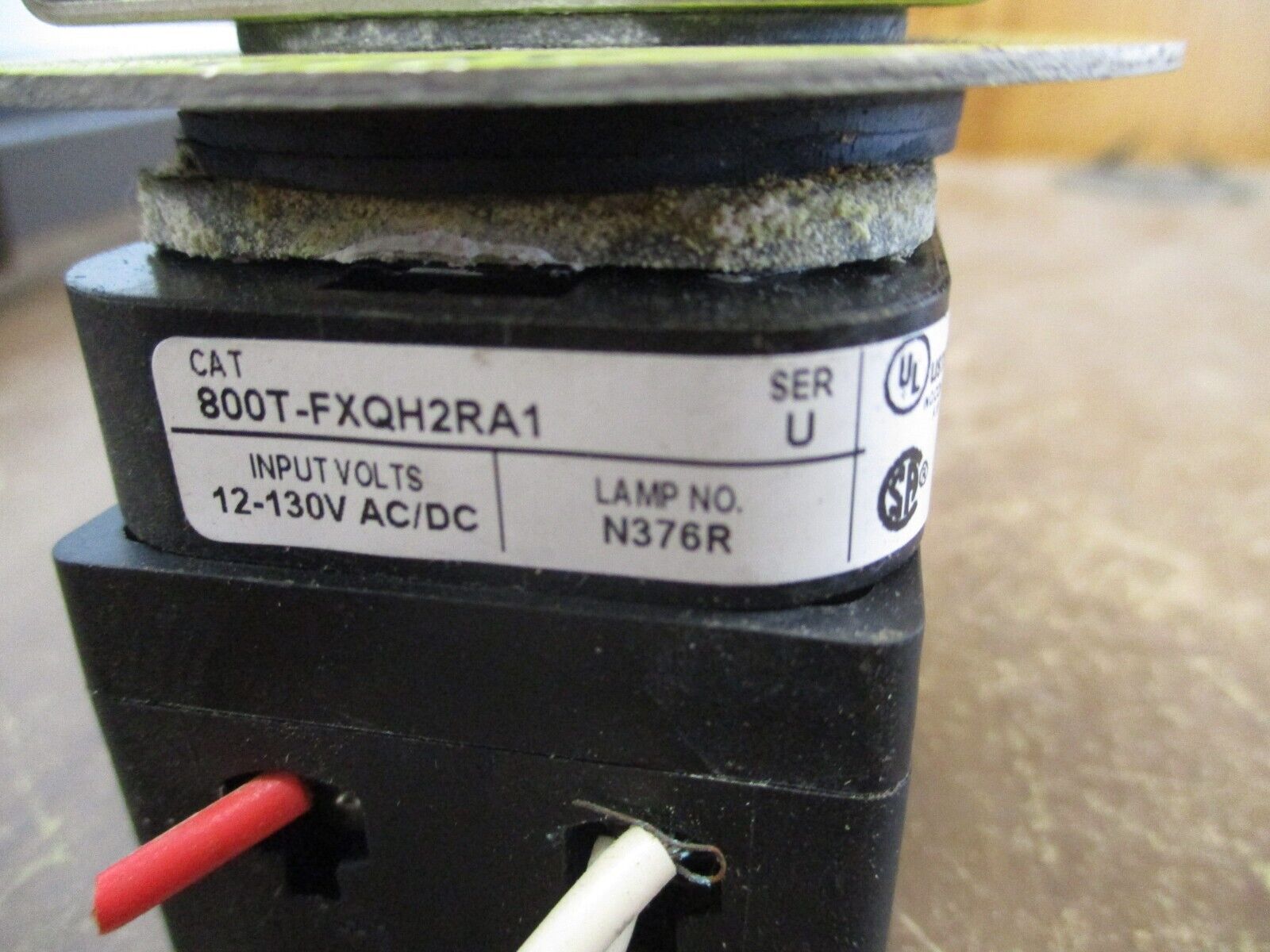 Allen-Bradley Illuminated Push / Pull Button 800T-FXQH2RA1 Ser. U 12-130V AC/DC