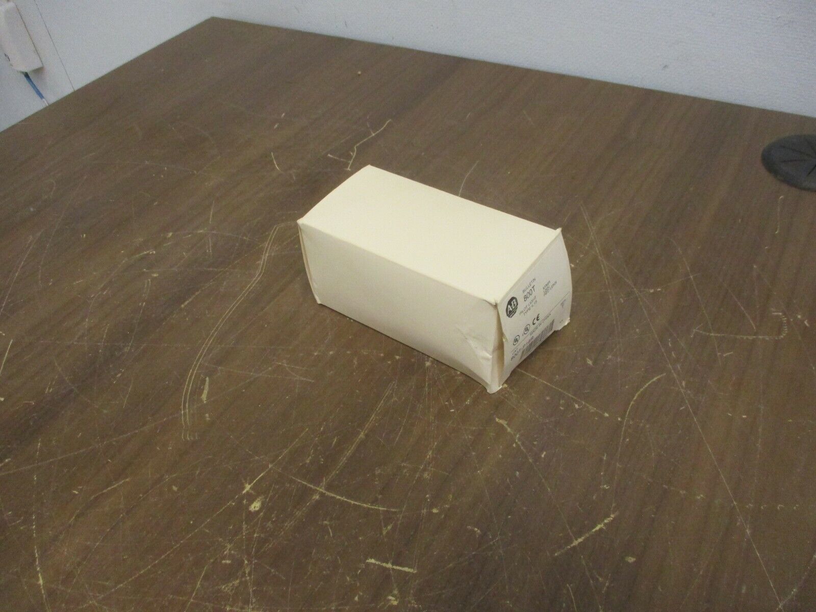 Allen-Bradley Pilot Light 800T-P16R Ser. T Type 4,13 Red Lens New Surplus