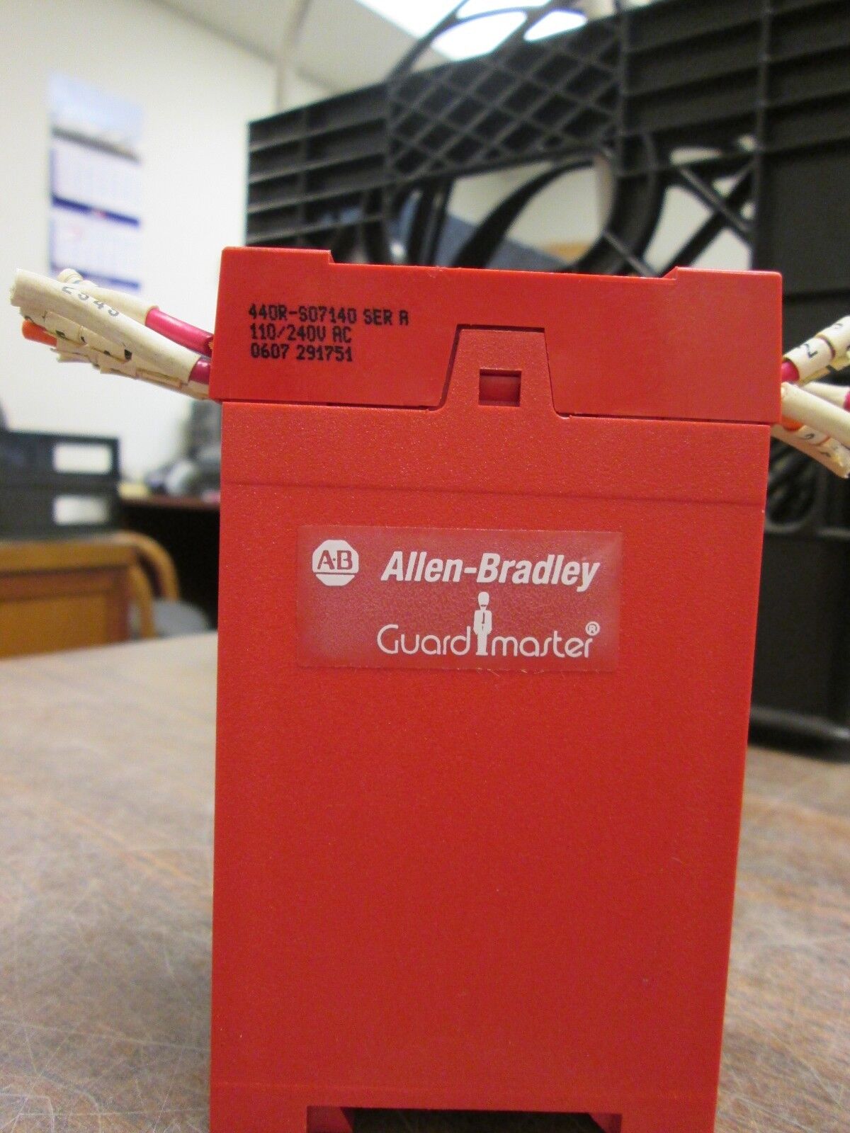 Allen-Bradley Guard Master Stop Motion Detection 440R-S07140 110/240VAC Used