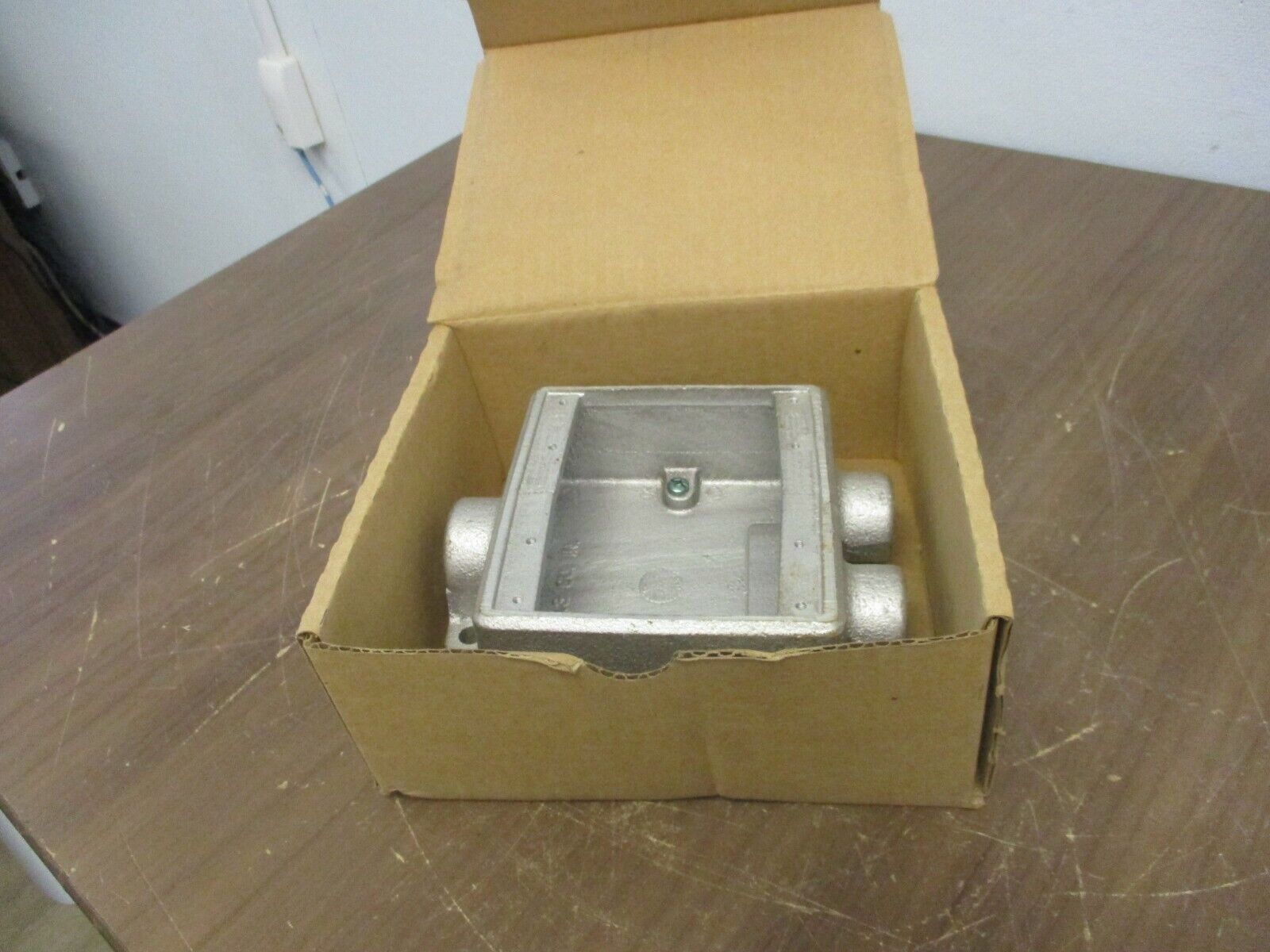 Cooper Crouse-Hinds Condulet Two-Gang Outlet Box FSD212 Size: 3/4" New Surplus