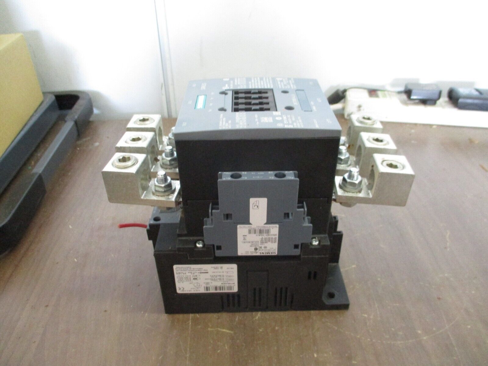 Siemens Sirius Contactor 3RT1055-6...6  110-127V Coil 195A 600V Used