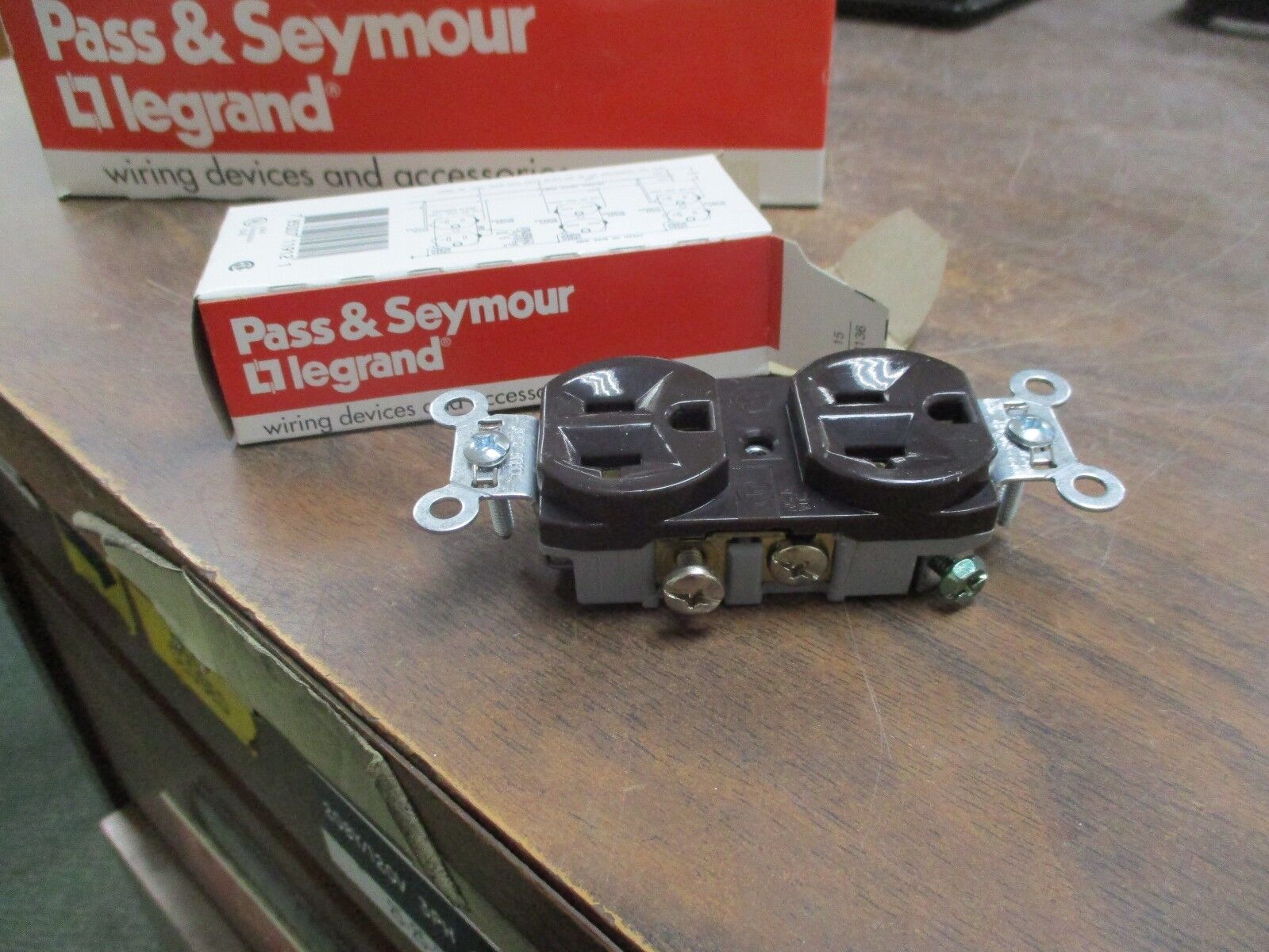 Legrand Receptacle CR20 20A 125V New Surplus