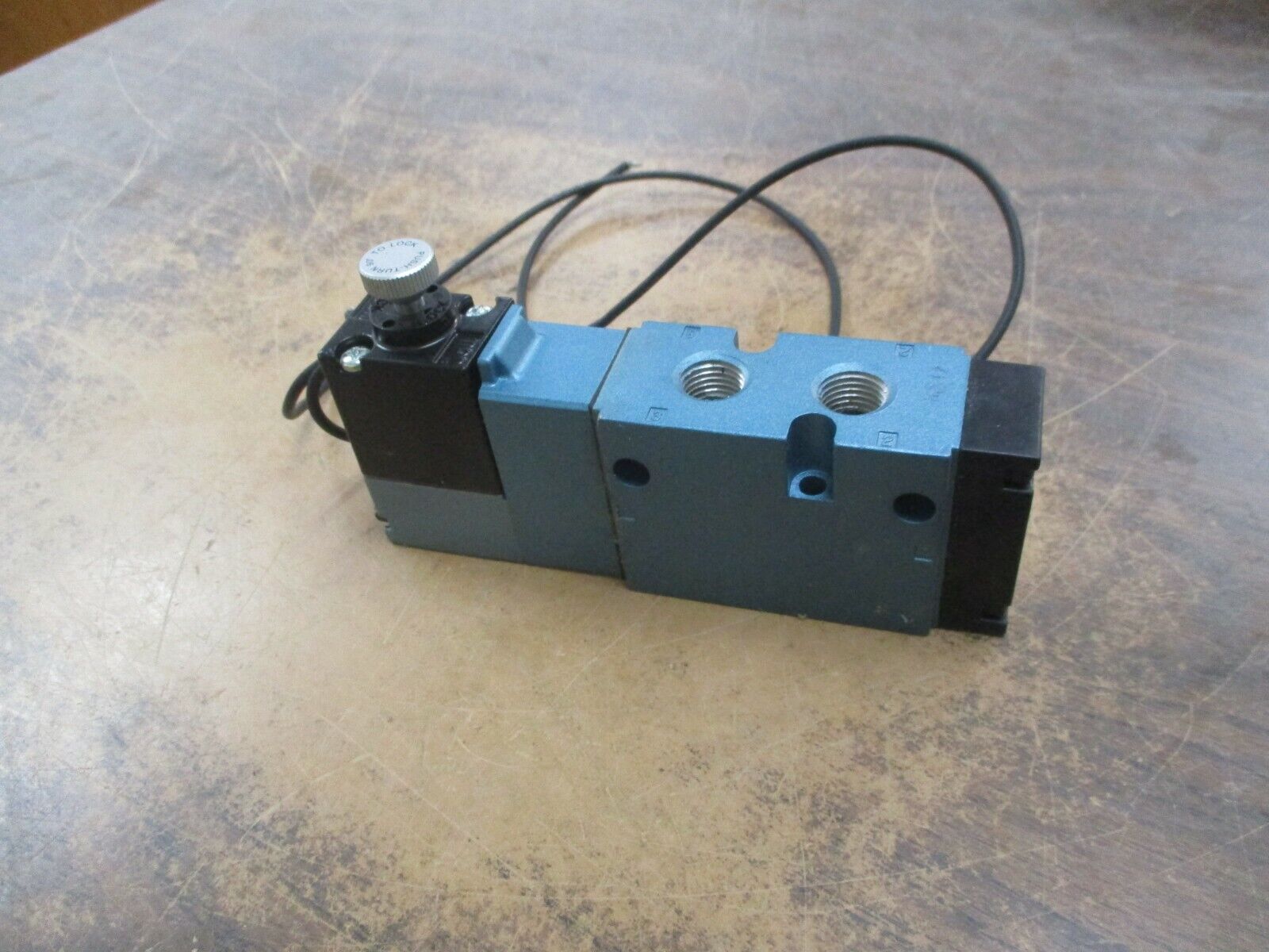 MAC Solenoid Valve 811C-PM-114BA-172 150PSI Used