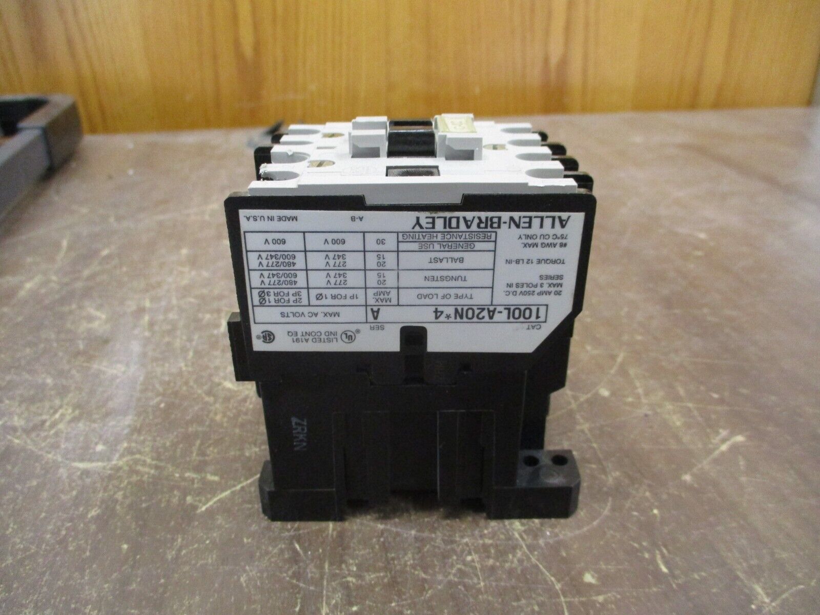 Allen-Bradley Contactor 100L-A20N*4 600V 30A 120V Coil 4P *Broken Insulator*