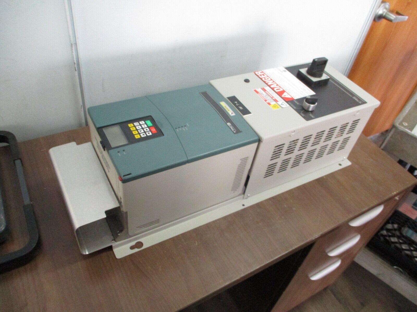 Rockwell Automation VTAC 9 AC Drive w/ Bypass 9VT-2541H0-D00 25HP 3Ph w/ Keypad