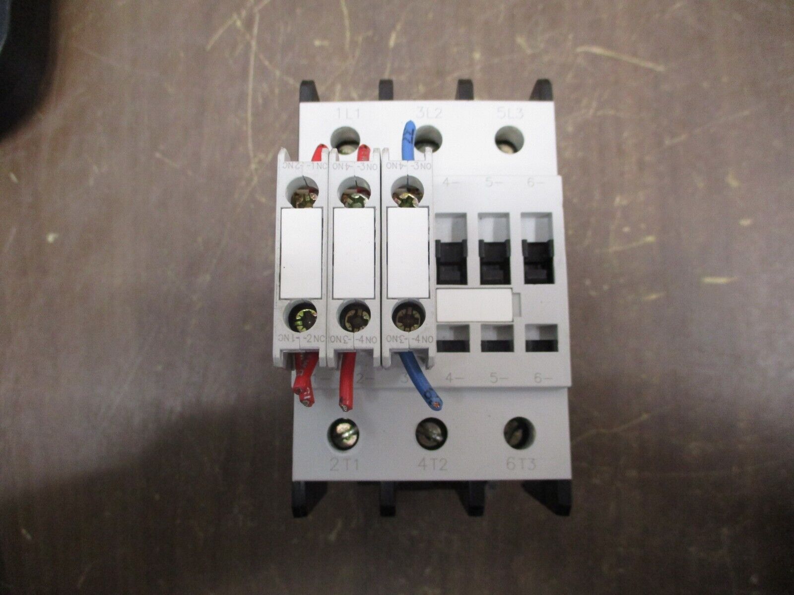 GE Contactor CL07A300M 120V Coil 100A 600V w/ (3) Aux Contact *Broken Casing*