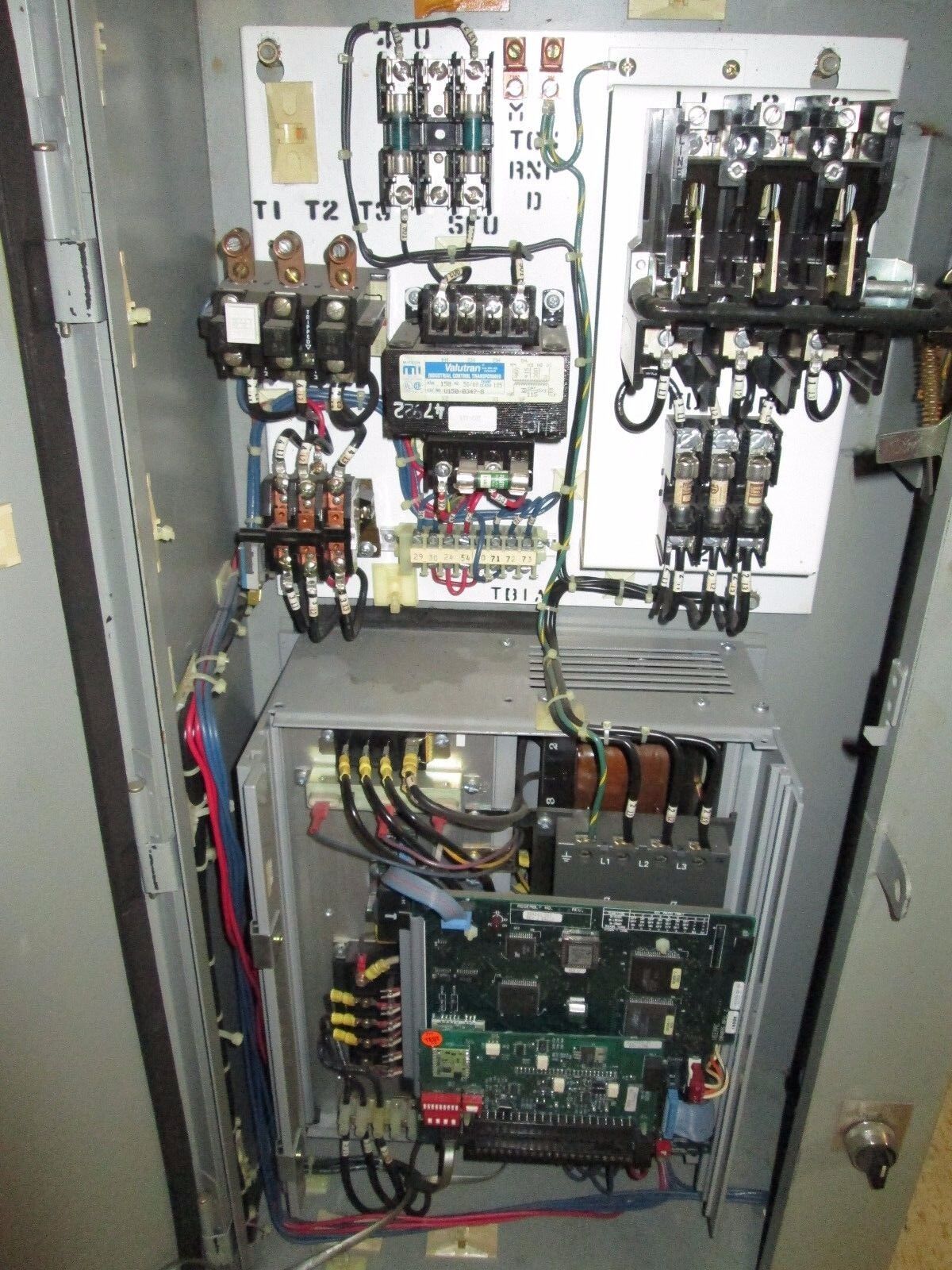 VeeArc AC Drive w/ Bypass MCH421N3X3M3X1X1 10HP Used