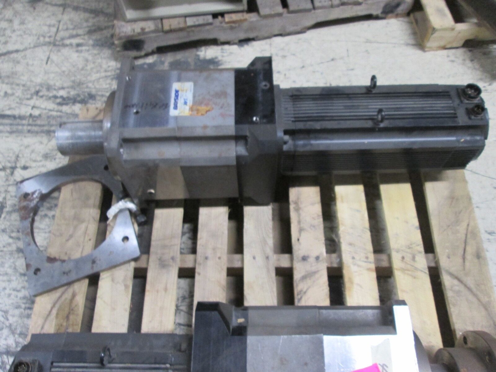 Allen-Bradley/Bayside 1326 AC Servo Motor With Gear 1326AB-B740C-21 7.8KW Used