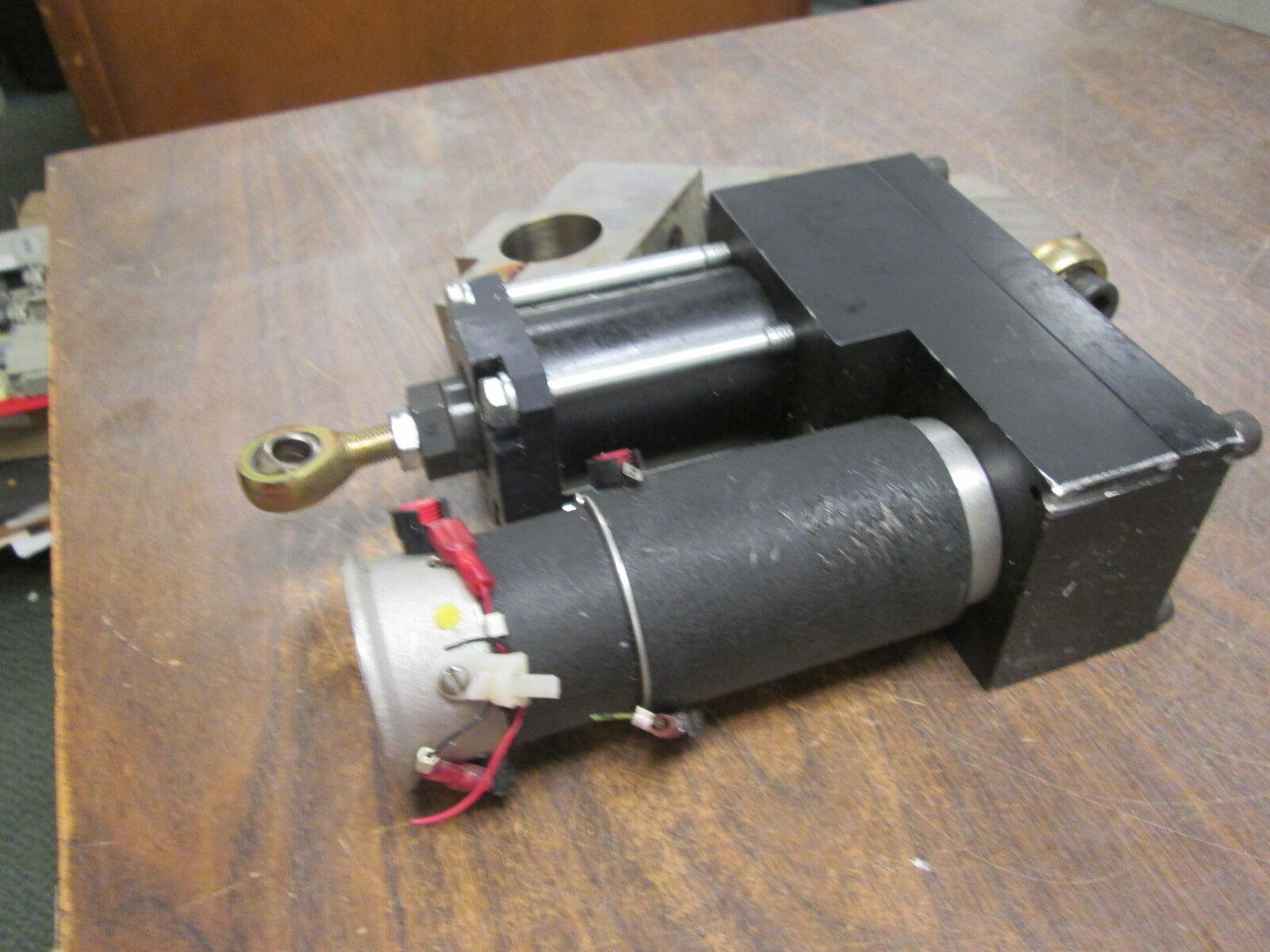 Reliance AG-2-1-B Actuator 49148-001 0498 w/ Model E286 Servo Motor Used