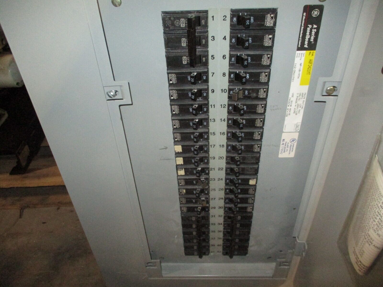GE Main Lug Breaker Panel AQF3421MT 125A Max 208Y/120V 3Ph 4W 42-Circuit Used