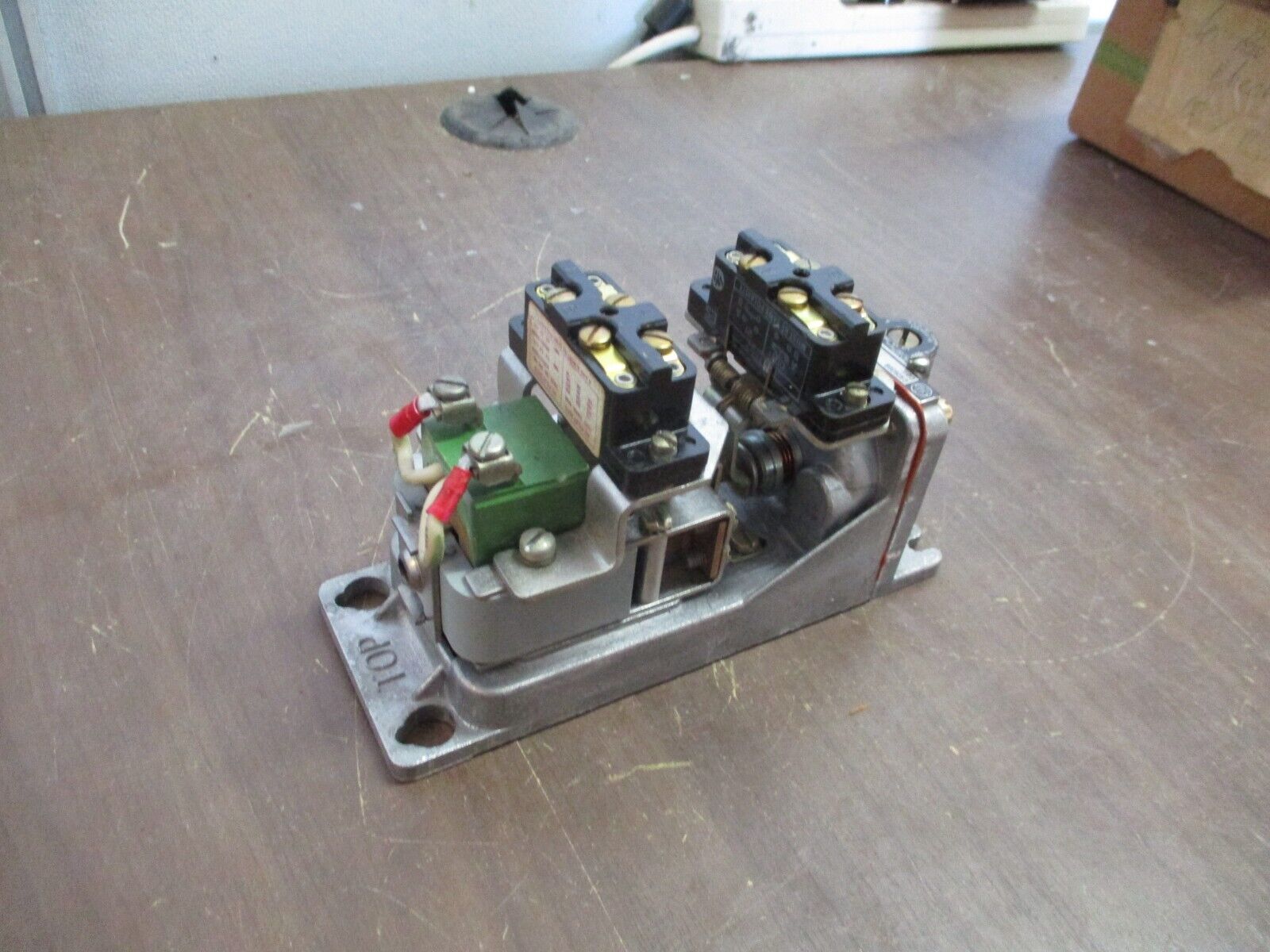 GE Pneumatic Time-Delay Relay CR2820B111AA2 Ser. A 115V Coil 600V New Surplus