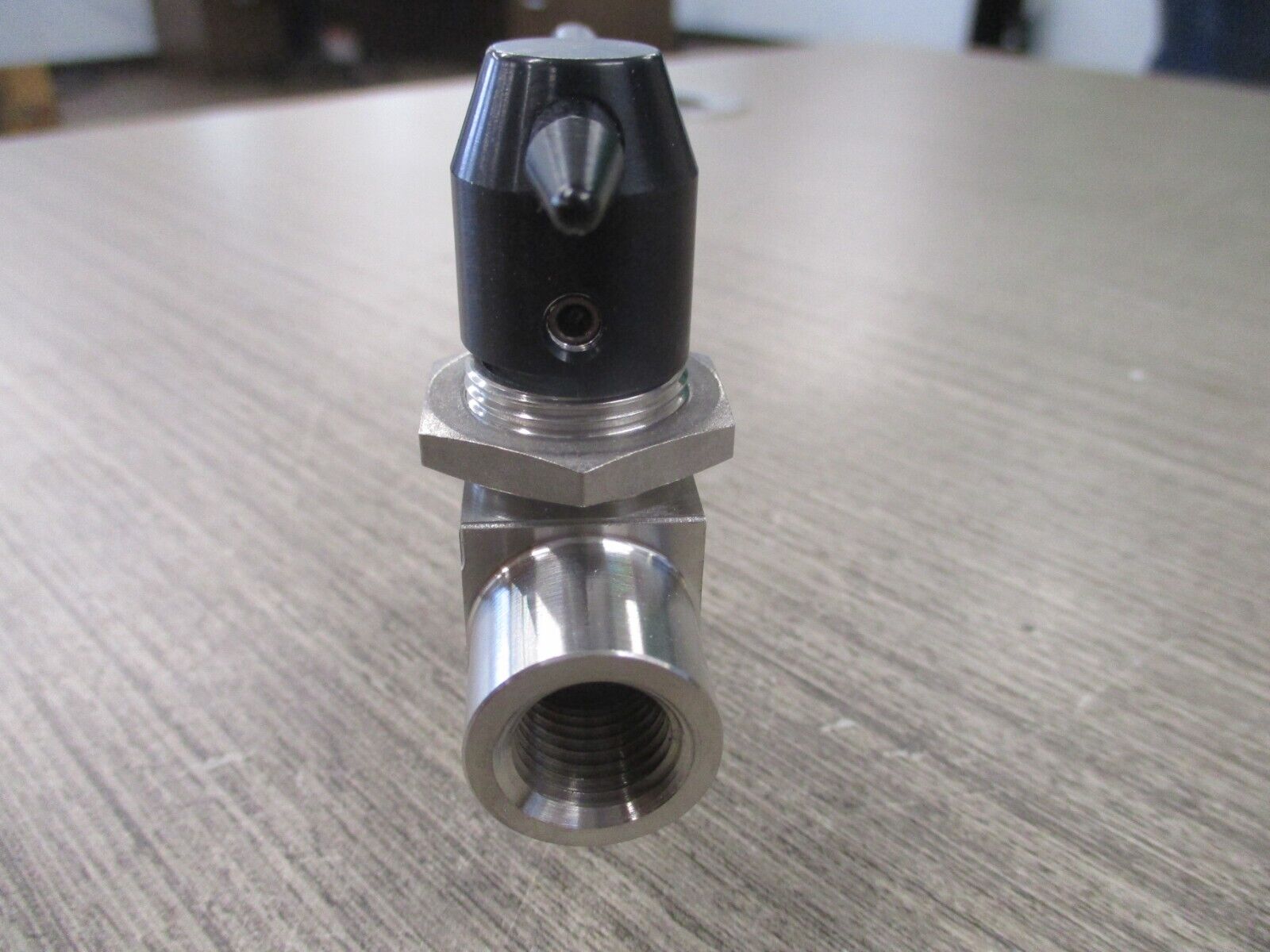 Swagelok Stainless Steel 3-Way Ball Valve SS-43XLF4-BKB-KL 2500 PSI New Surplus