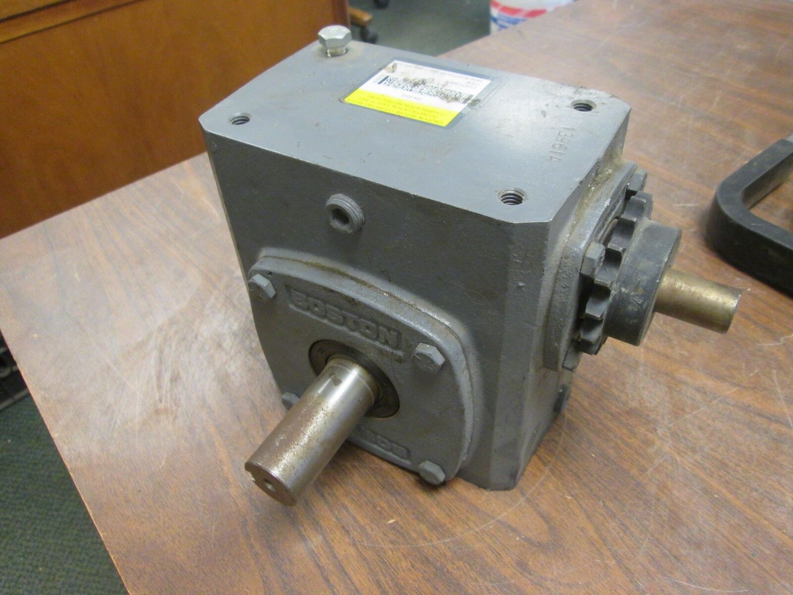 Boston Gear Reducer 72420G Ratio 20:1 1.77 HP IN 1069 LB-IN Torque Out